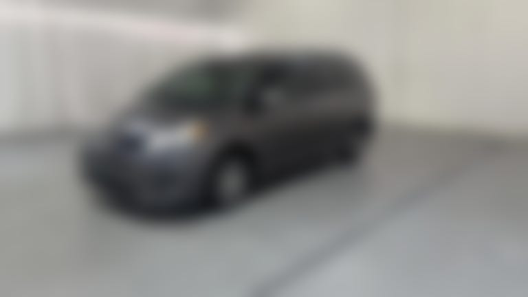 2019 Toyota Sienna vehicle photo