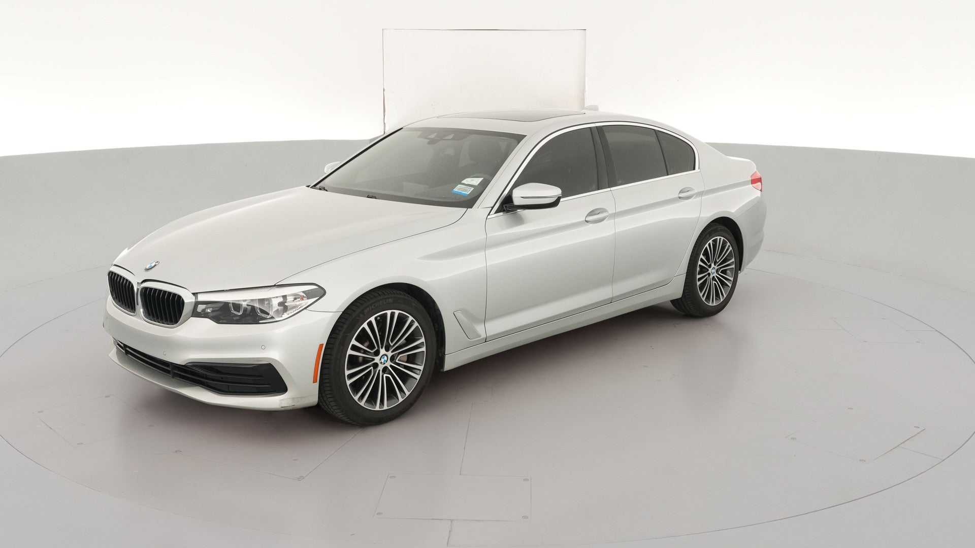 2019 BMW 5 Series vehicle photo