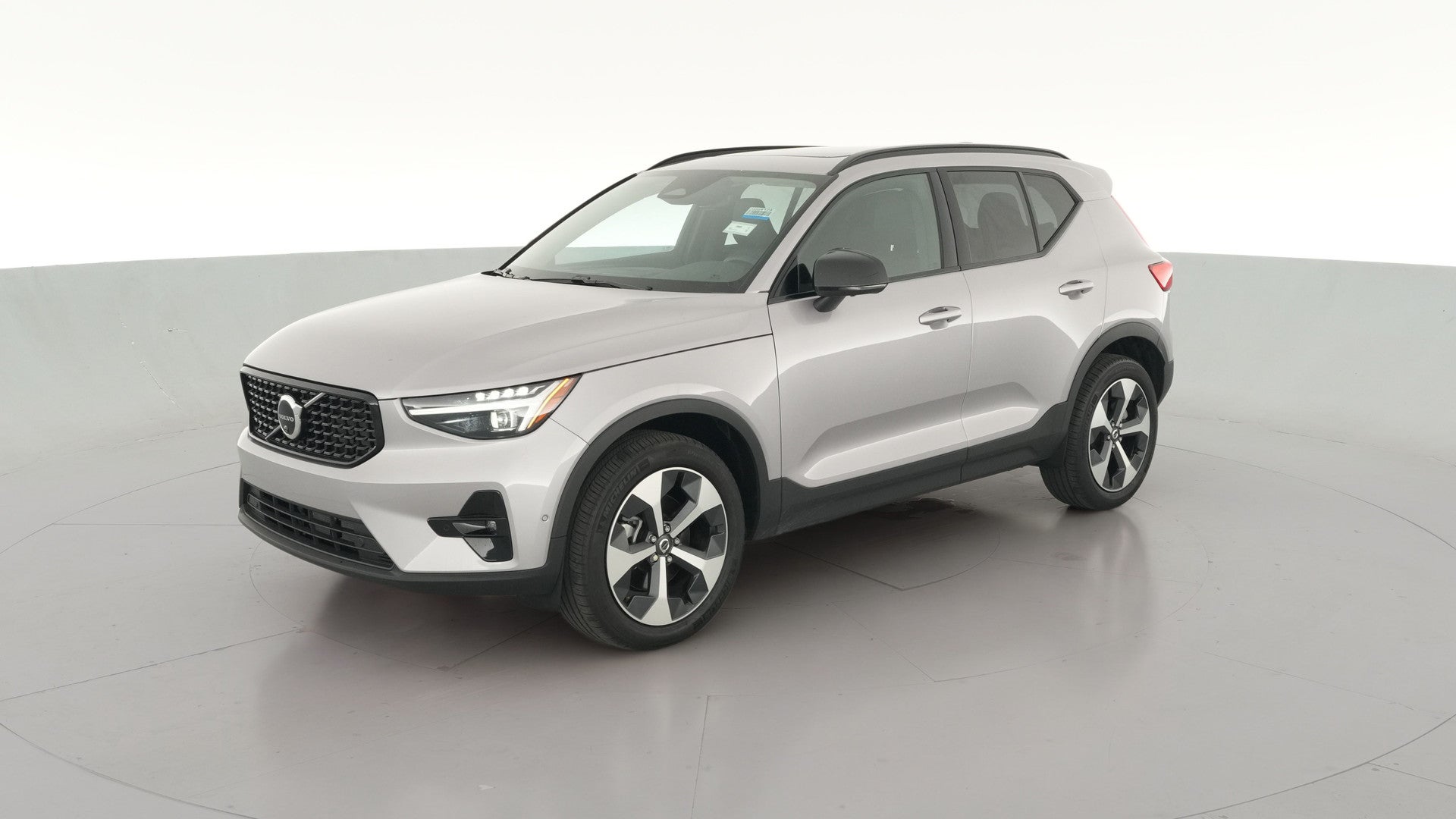 2026 Volvo XC40 vehicle photo