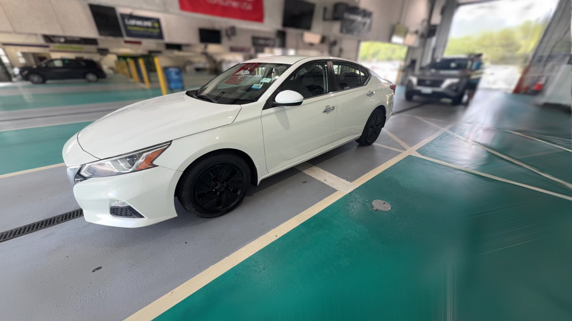 2020 Nissan Altima vehicle photo