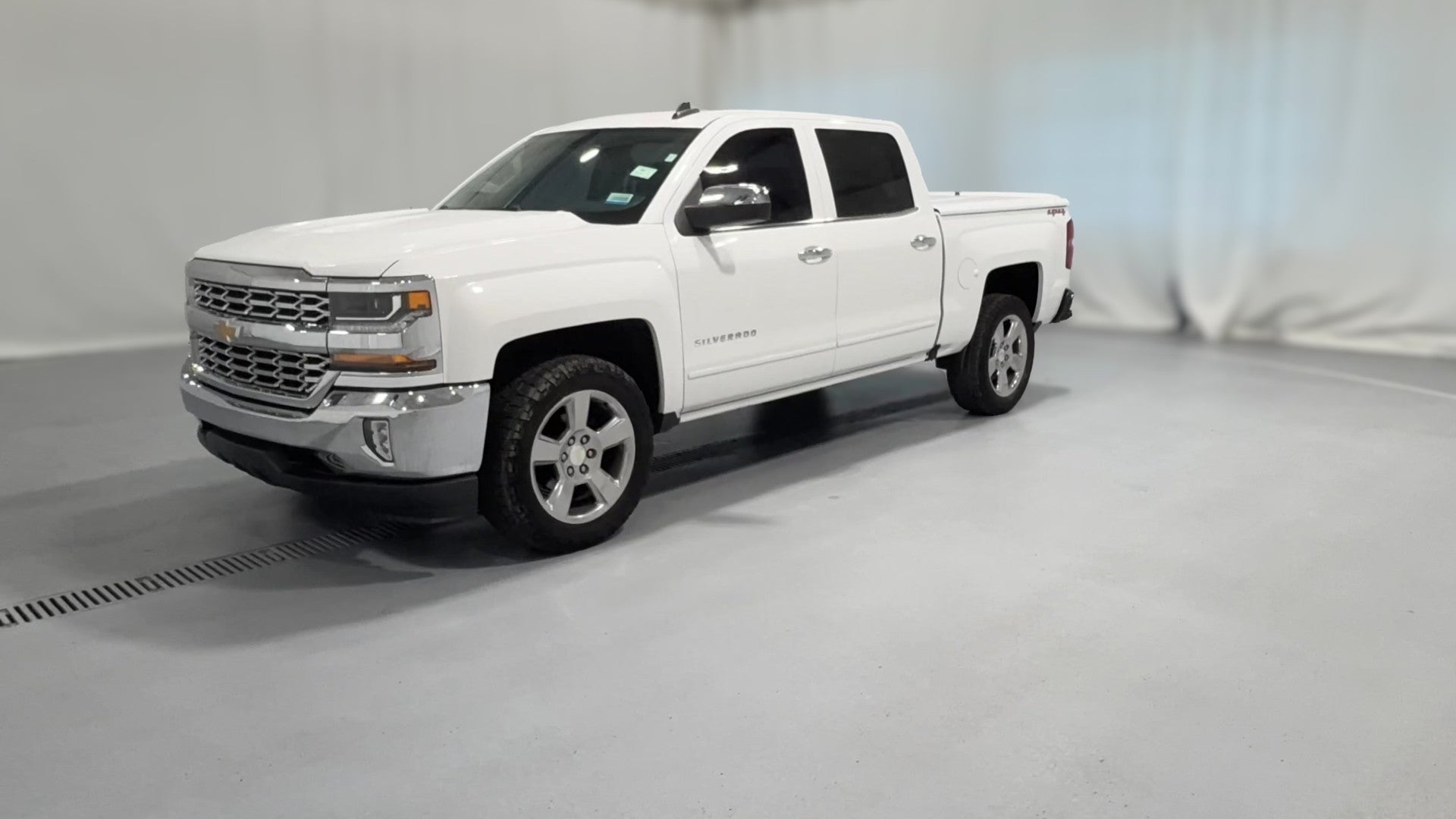 2017 Chevrolet Silverado 1500 Crew Cab vehicle photo