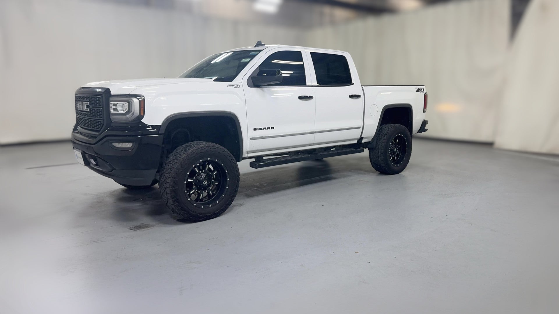 2018 GMC Sierra 1500 Crew Cab vehicle photo
