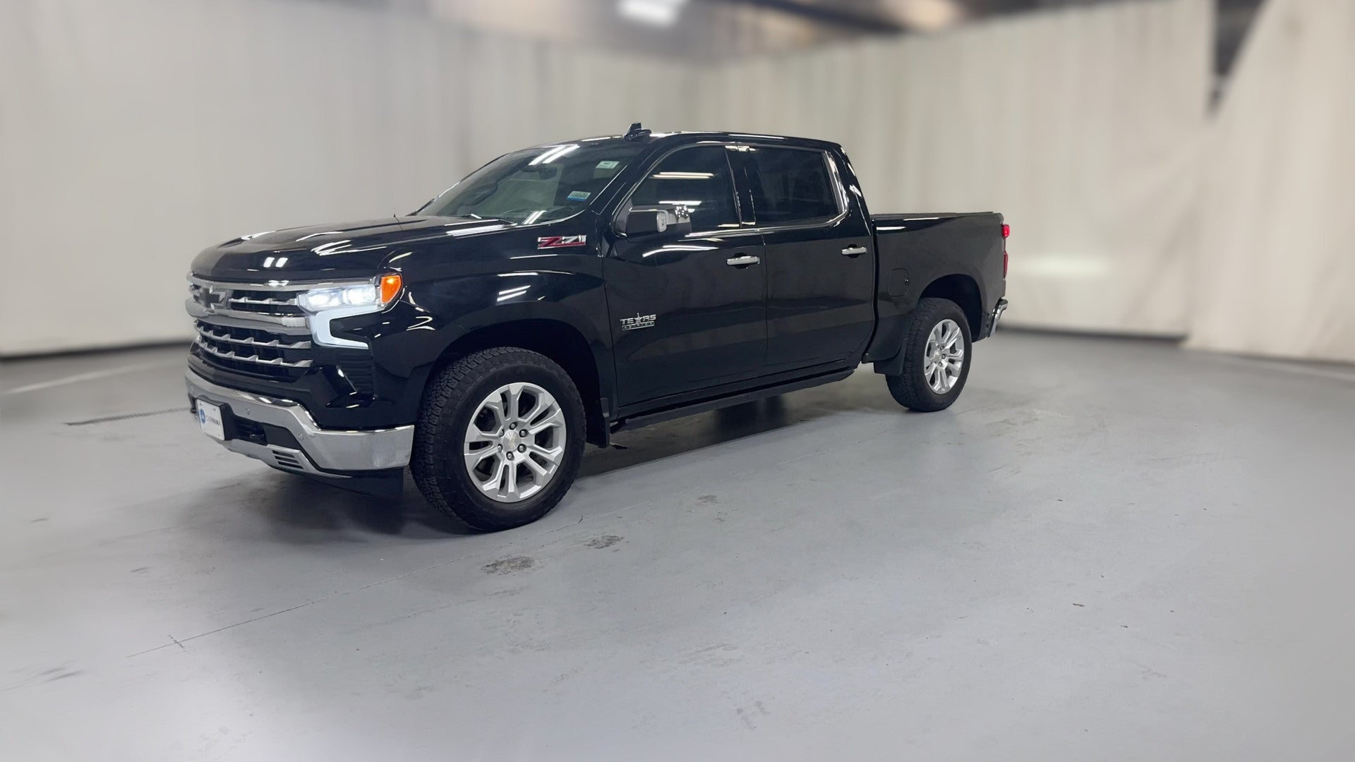 2022 Chevrolet Silverado 1500 Crew Cab vehicle photo