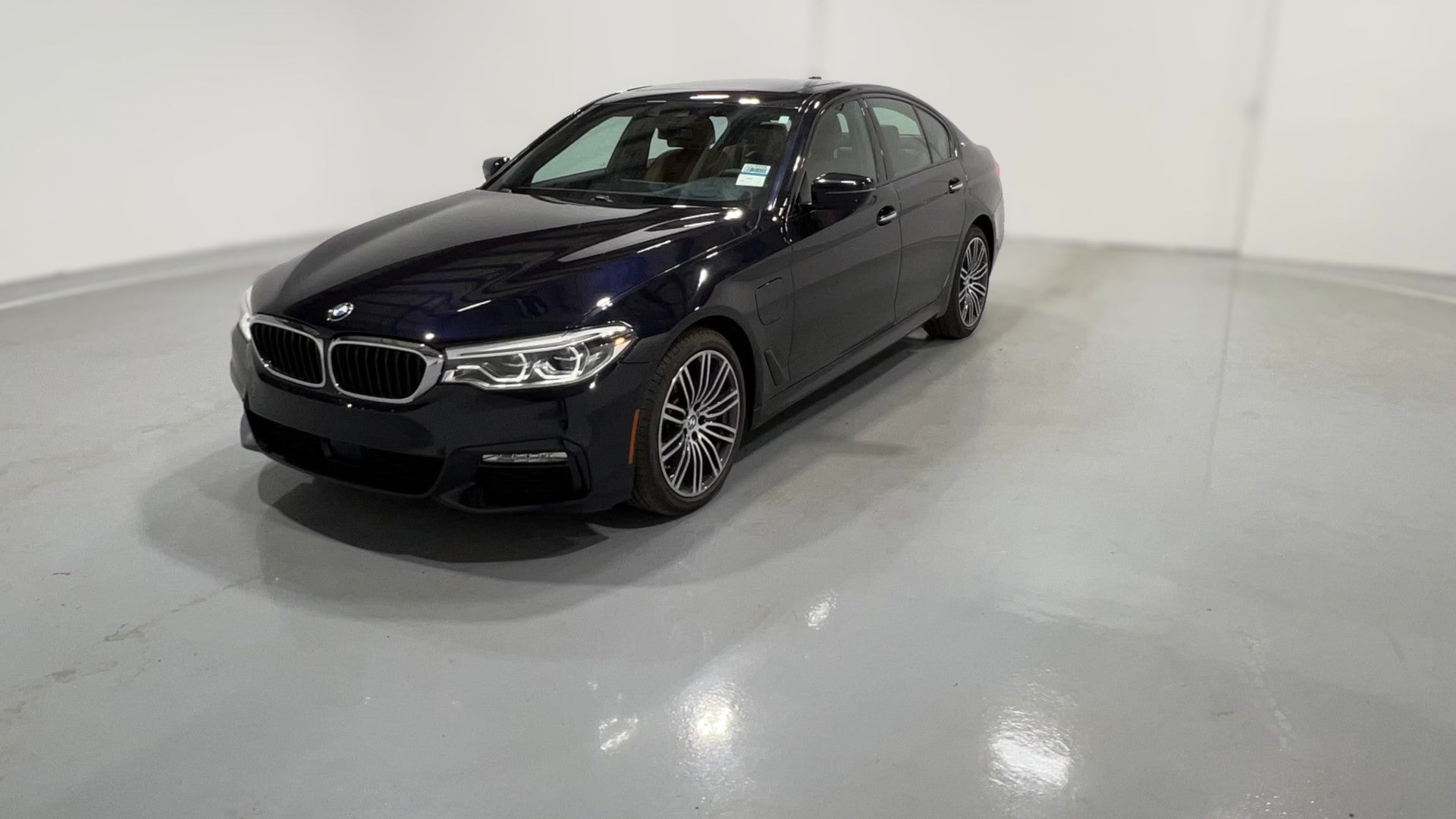 2018 BMW 5 Series vehicle photo