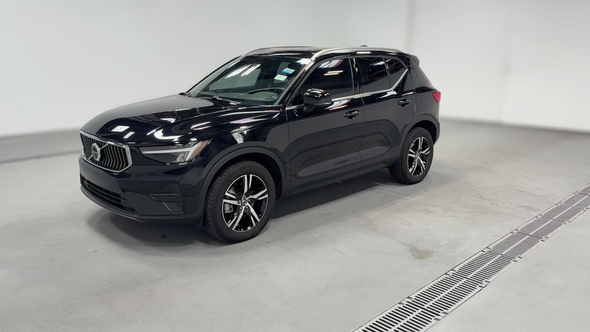 2024 Volvo XC40 vehicle photo