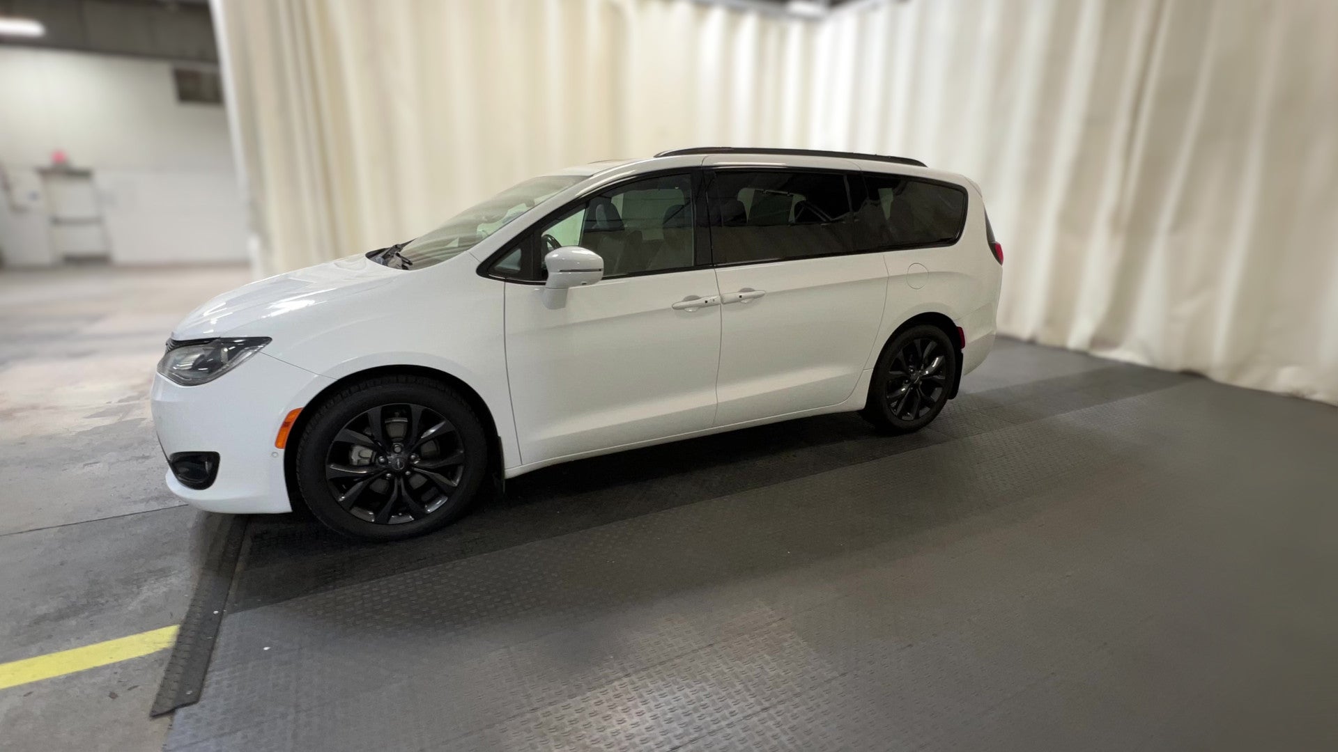 2019 Chrysler Pacifica vehicle photo