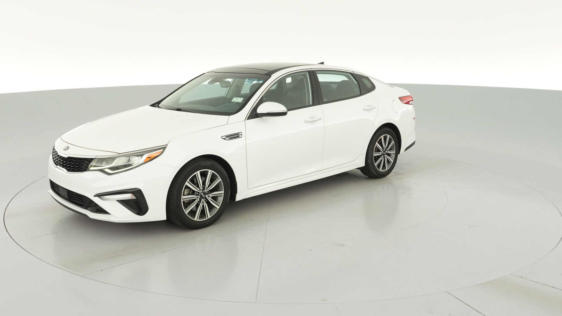 2020 Kia Optima vehicle photo