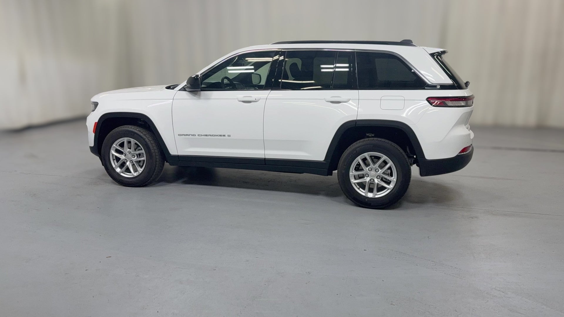 2026 Jeep Grand Cherokee vehicle photo