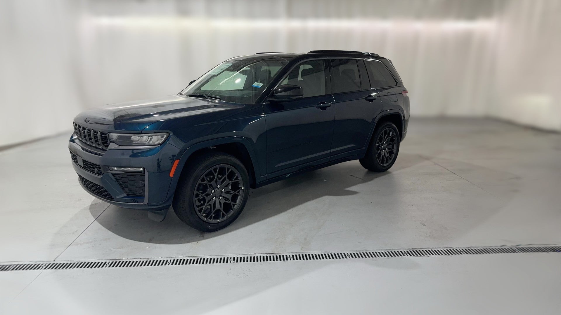 2026 Jeep Grand Cherokee vehicle photo
