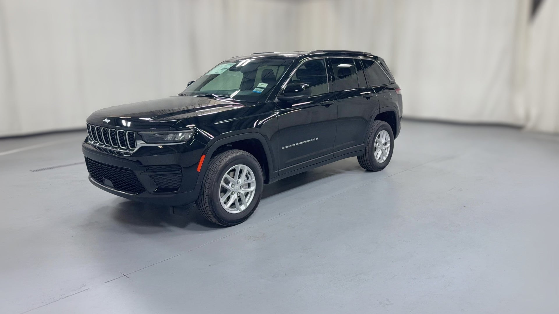 2026 Jeep Grand Cherokee vehicle photo