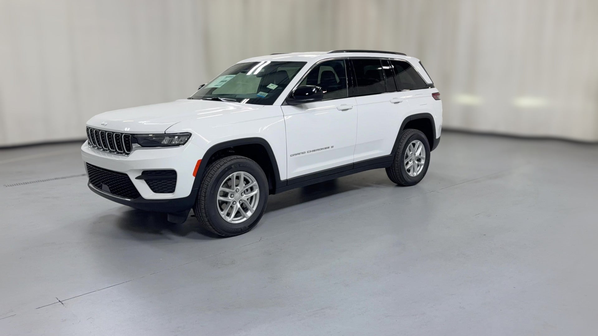 2026 Jeep Grand Cherokee vehicle photo