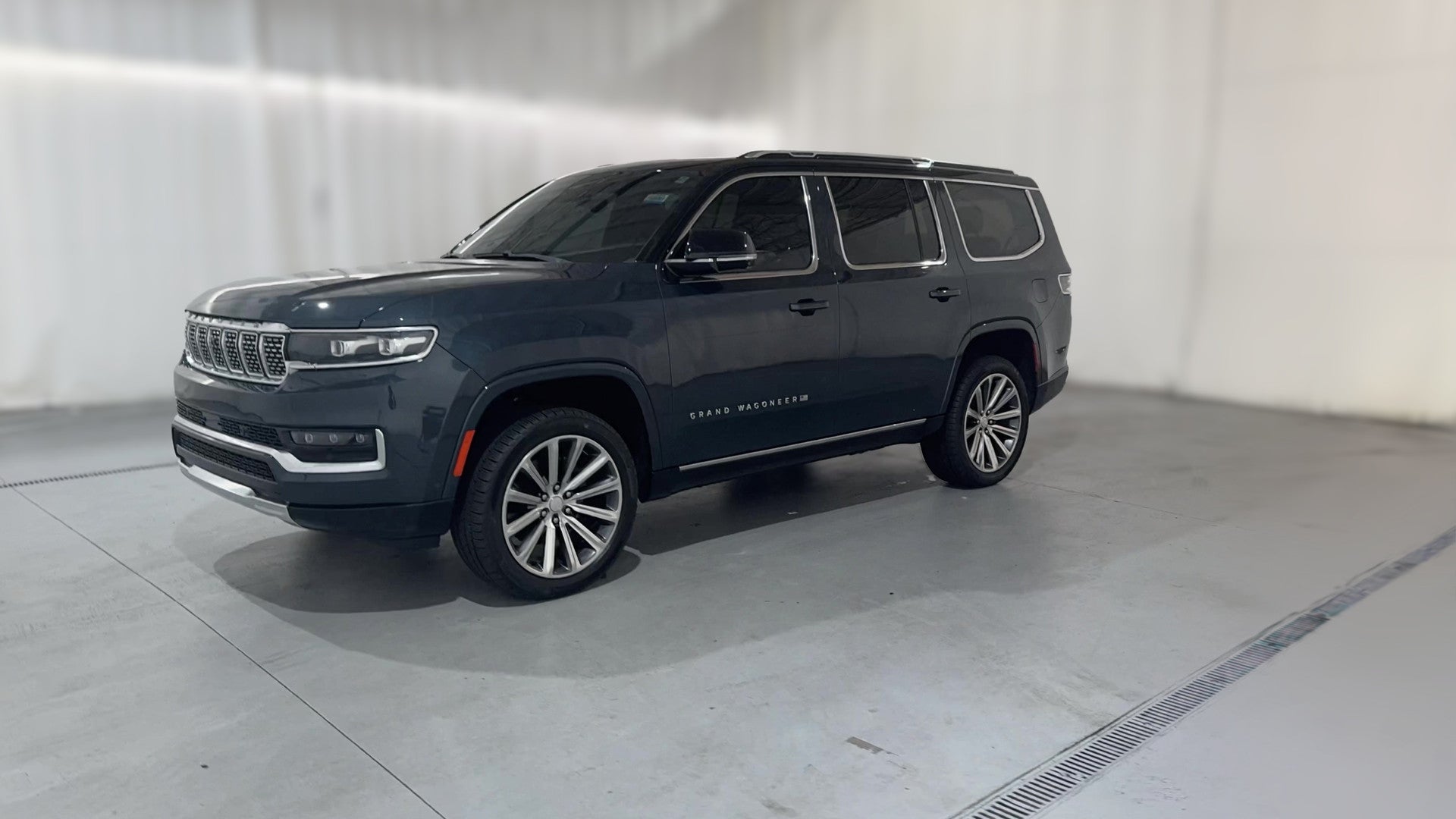 2023 Jeep Grand Wagoneer vehicle photo