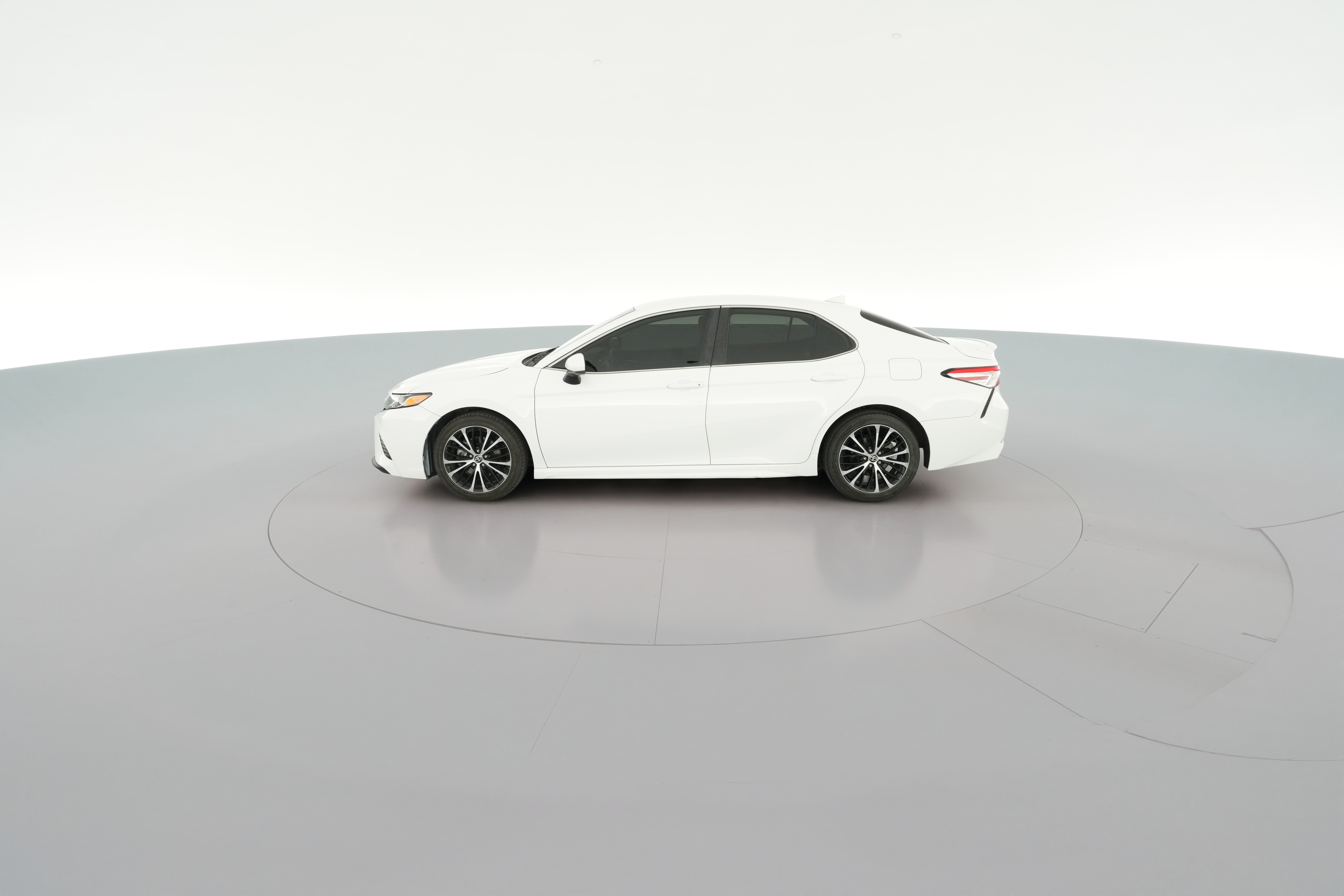 2020 Toyota Camry SE - Photo 25