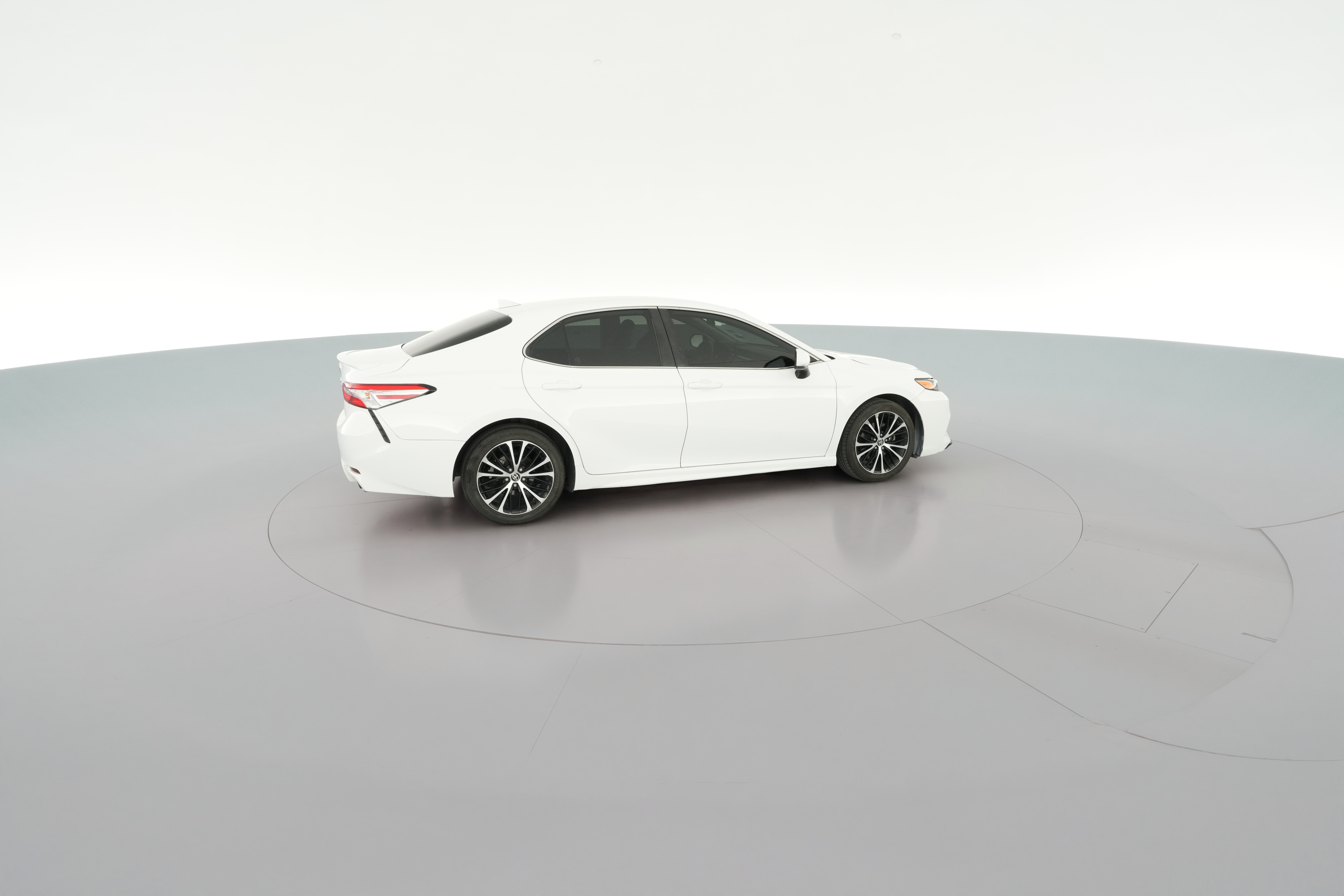 2020 Toyota Camry SE - Photo 32