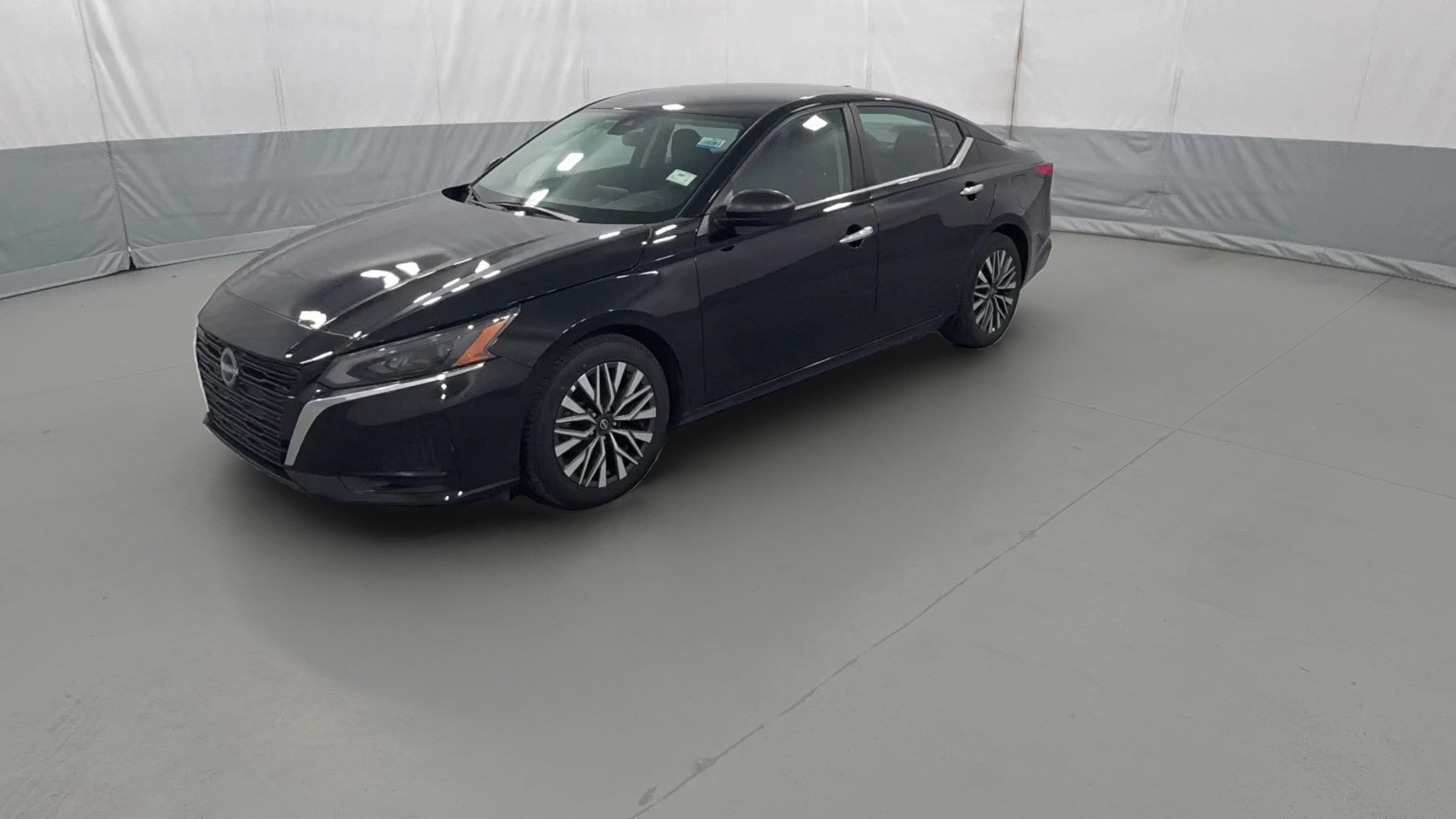2025 Nissan Altima vehicle photo