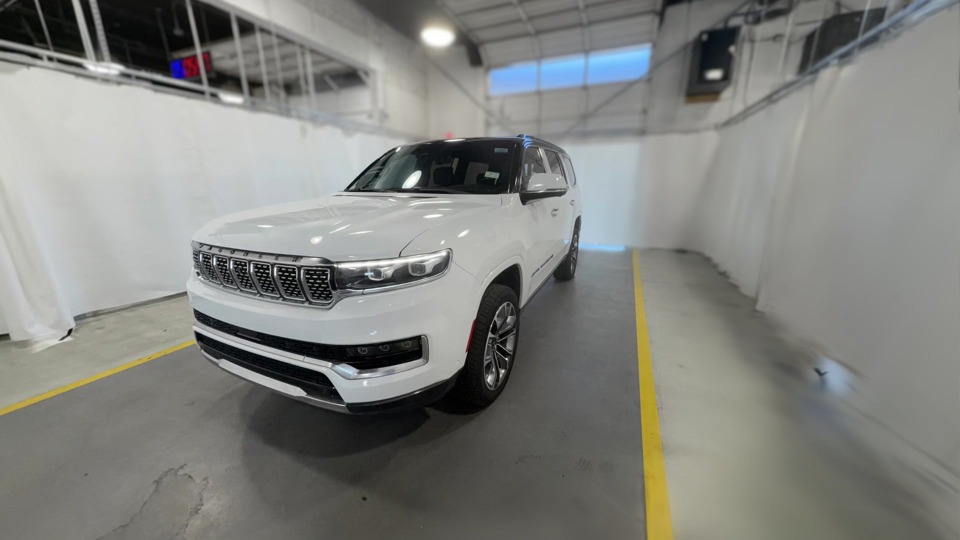 2022 Jeep Grand Wagoneer vehicle photo