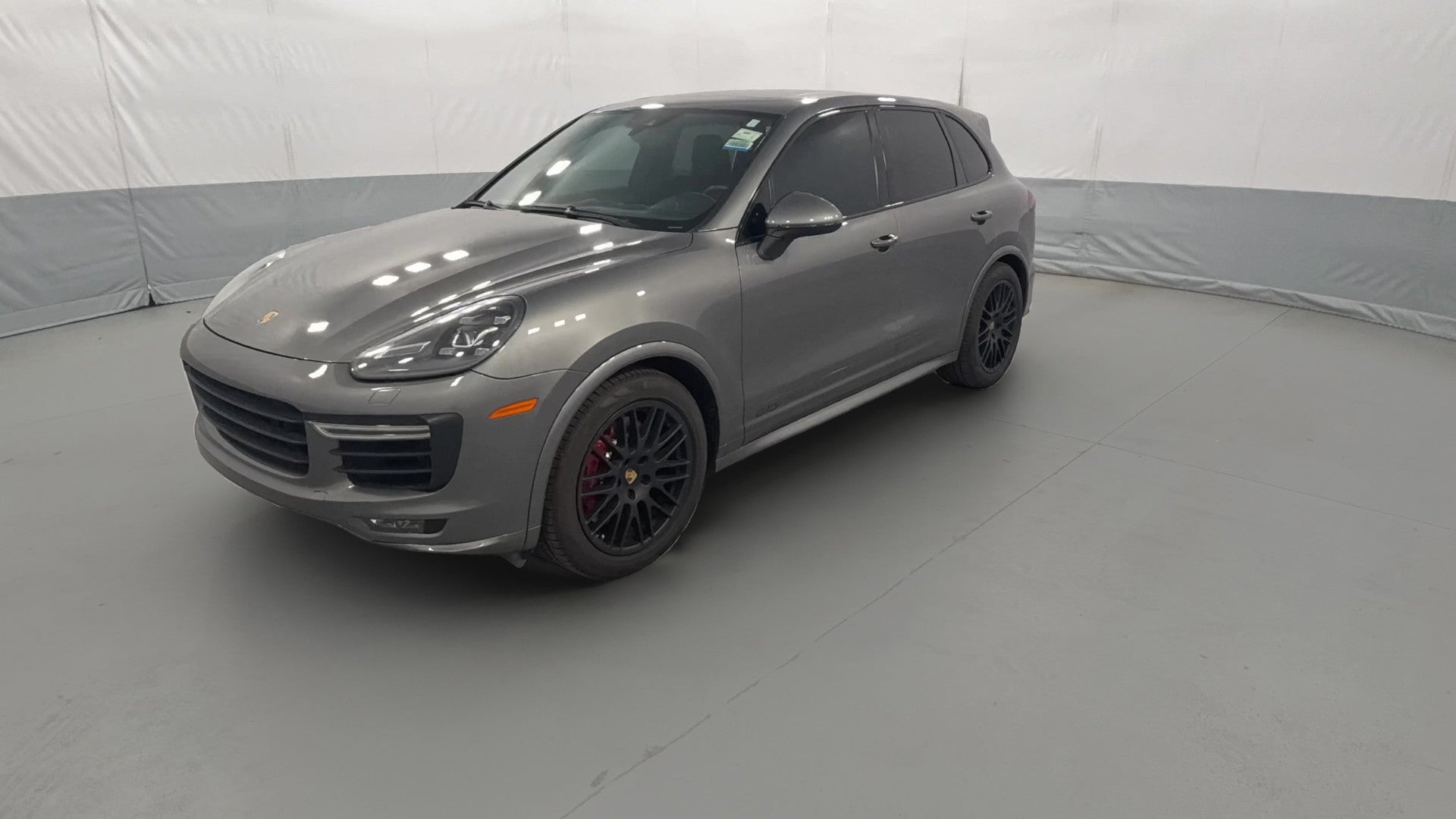 2017 Porsche Cayenne vehicle photo