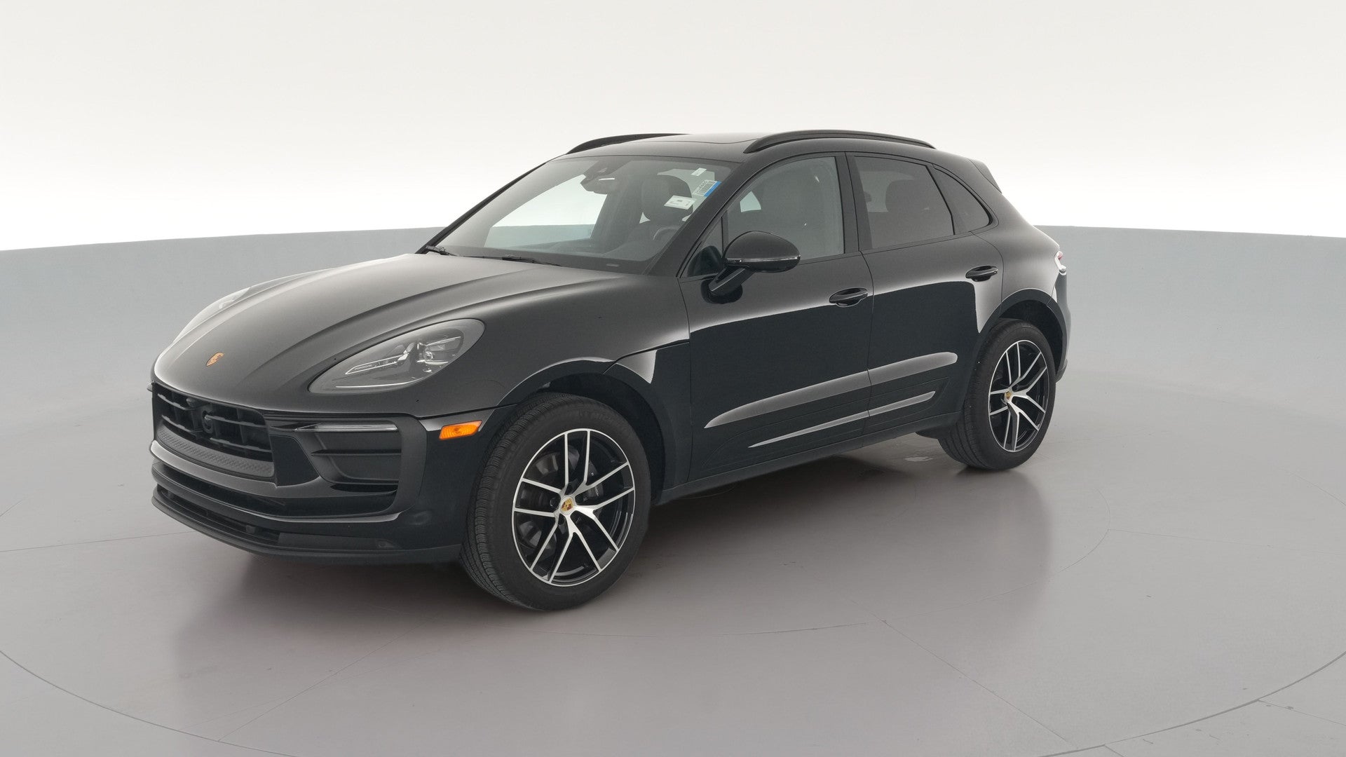2025 Porsche Macan vehicle photo