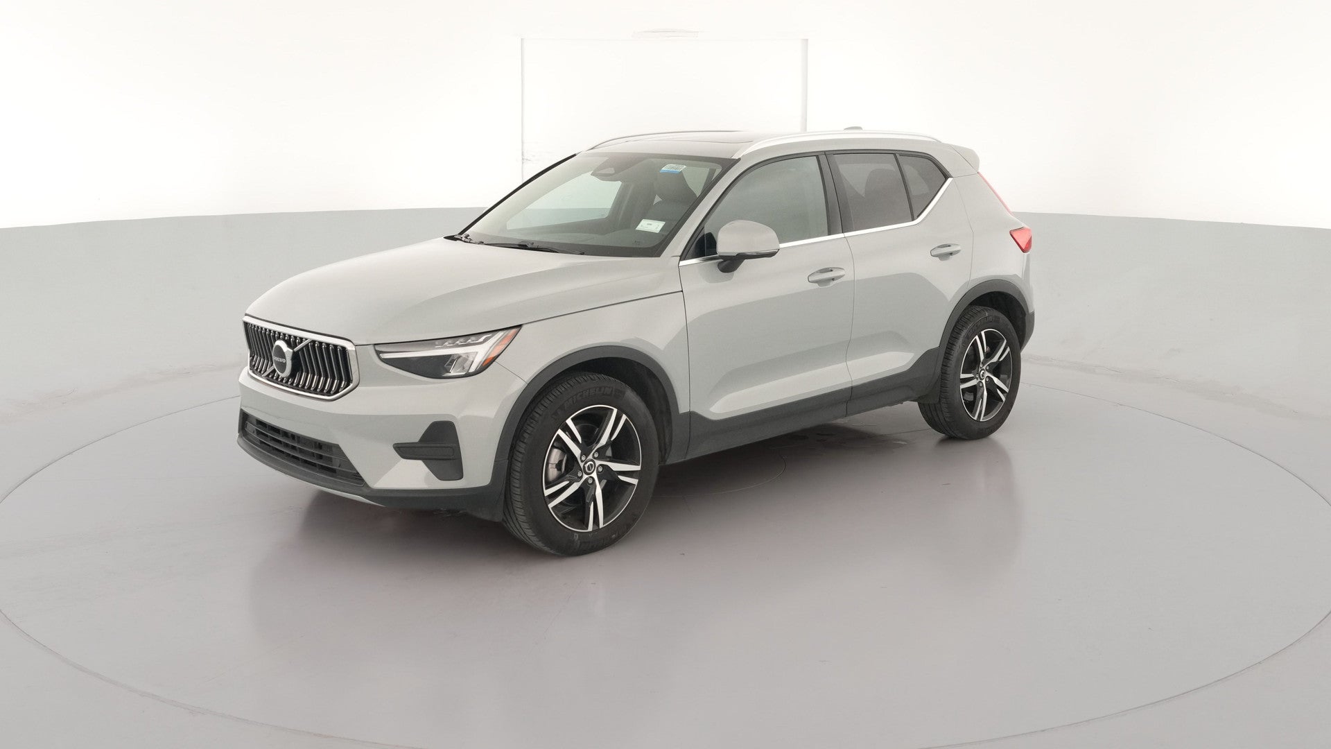 2025 Volvo XC40 vehicle photo