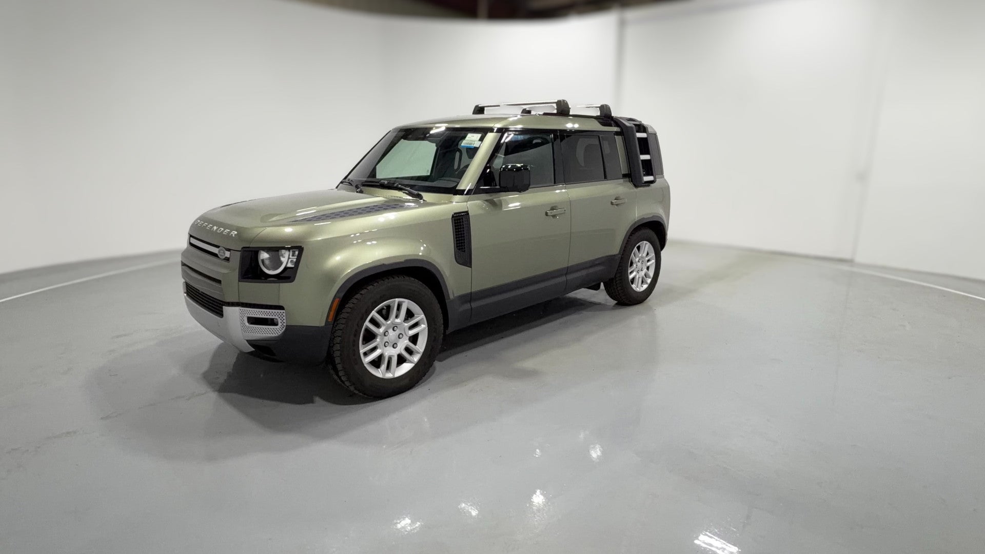 2020 Land Rover Defender 110 vehicle photo