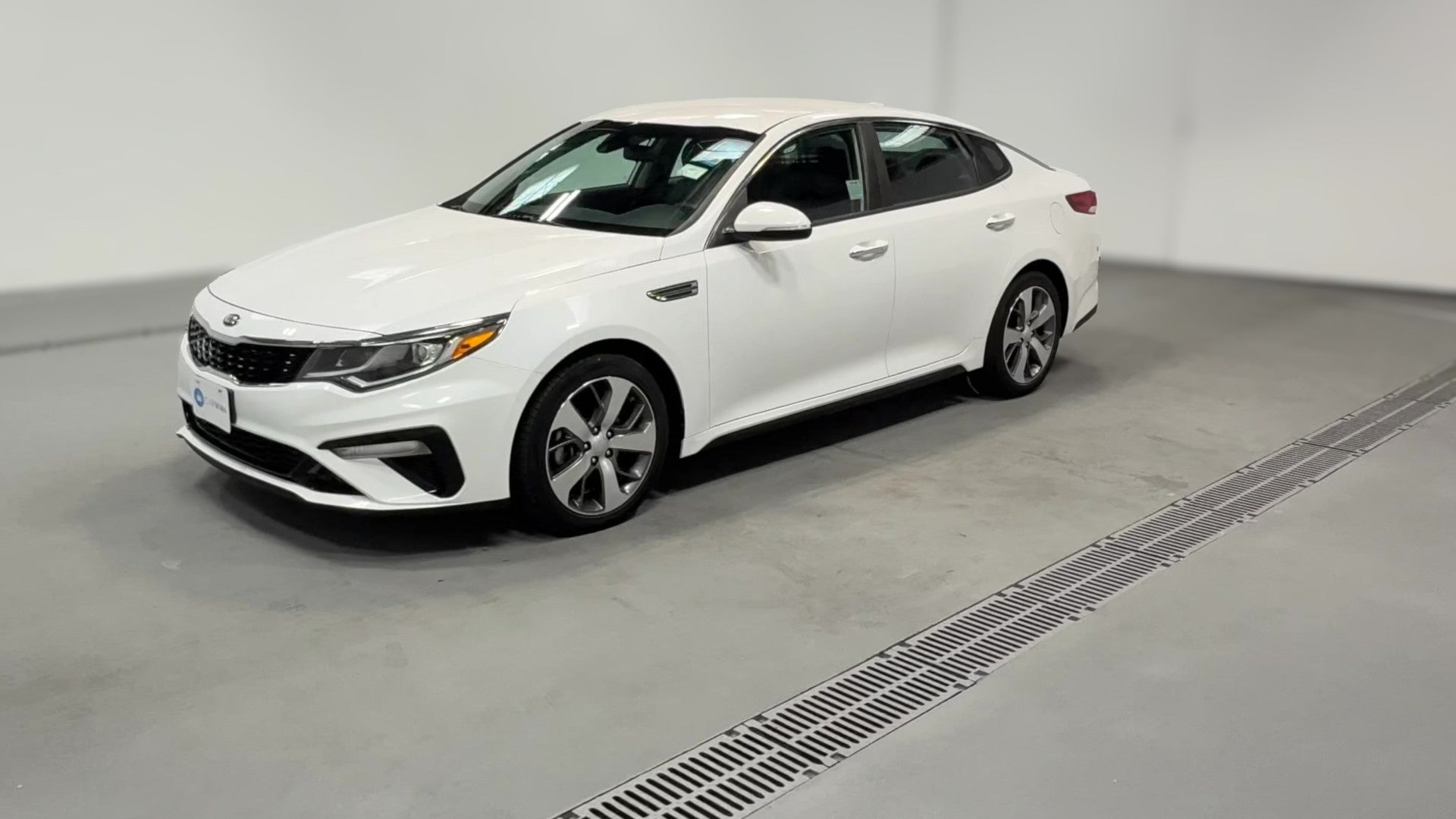 2020 Kia Optima vehicle photo