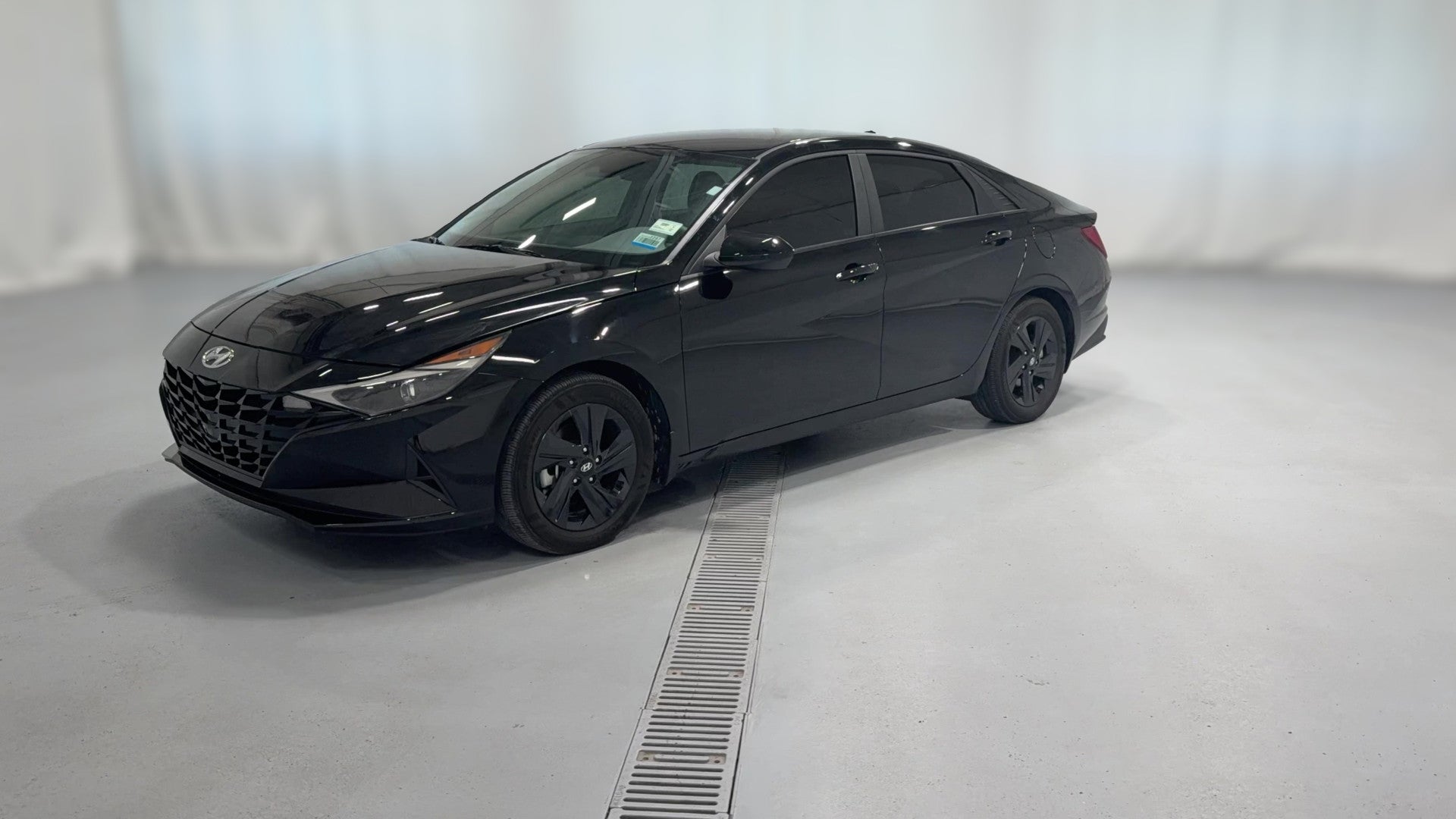 2023 Hyundai Elantra Hybrid vehicle photo