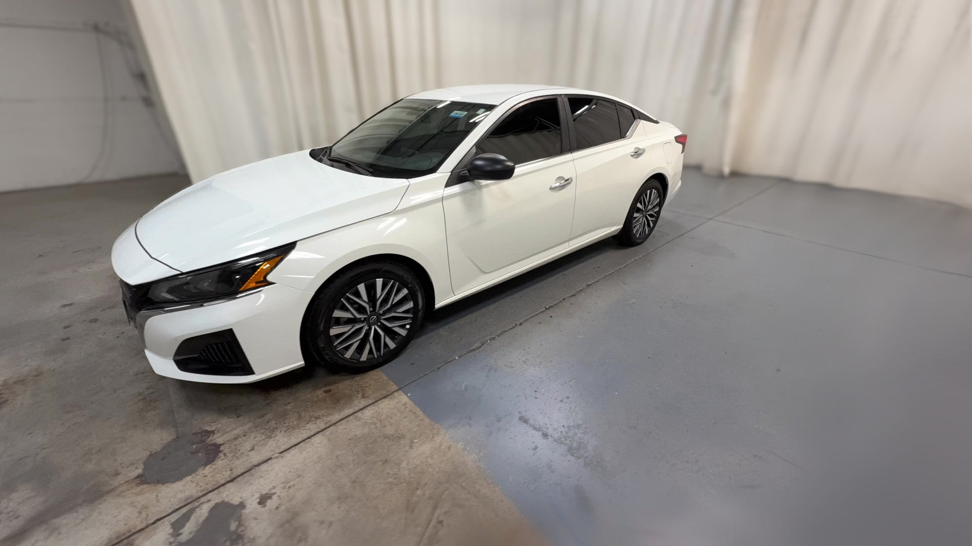 2025 Nissan Altima vehicle photo