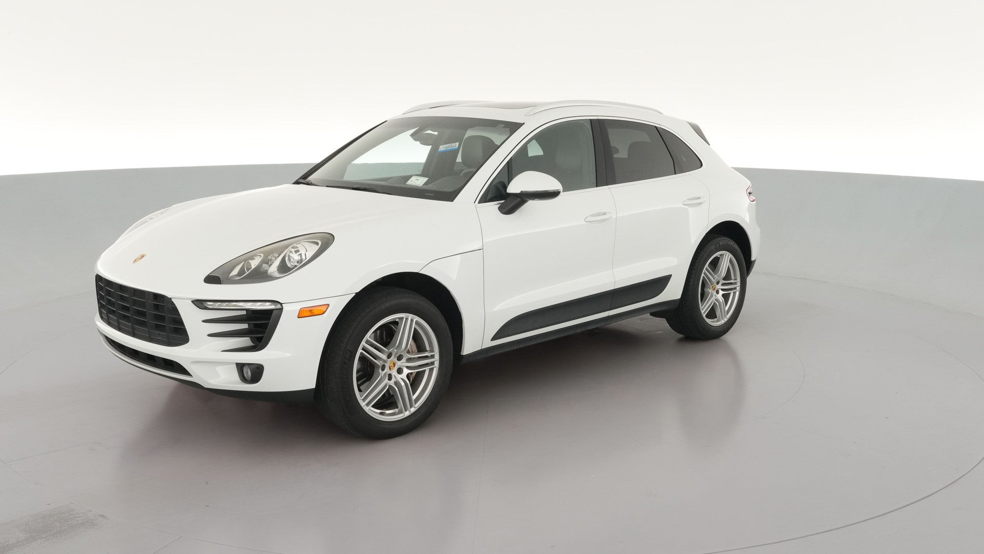 2016 Porsche Macan vehicle photo