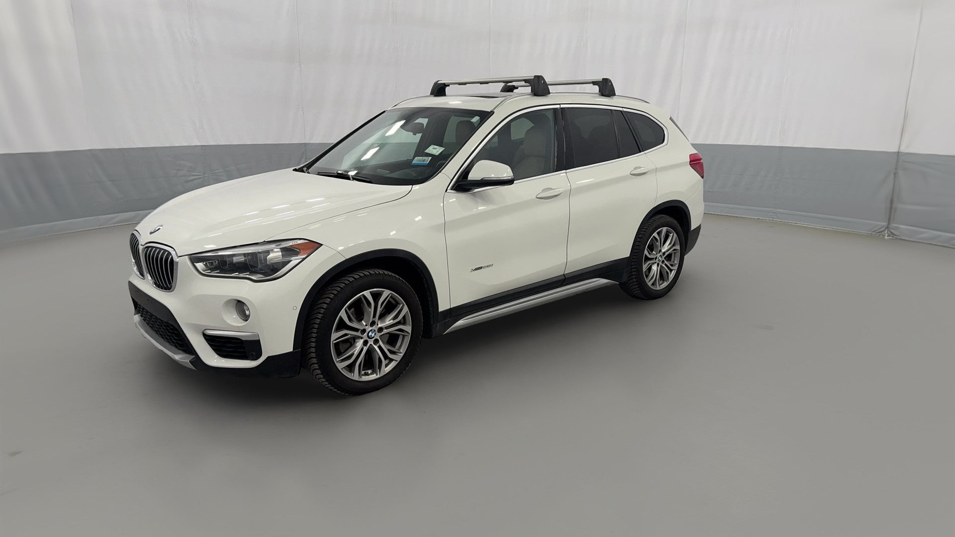 2016 BMW X1 vehicle photo