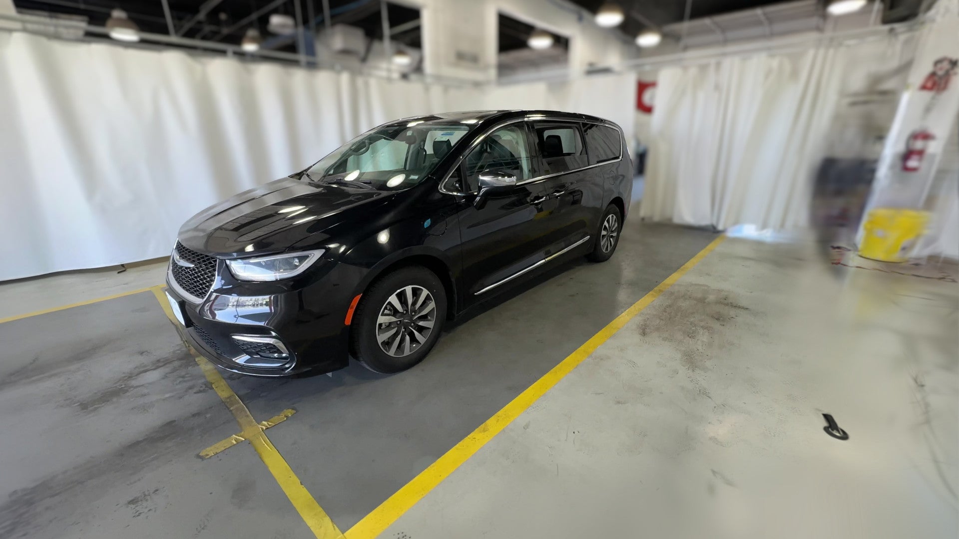 2023 Chrysler Pacifica Hybrid vehicle photo