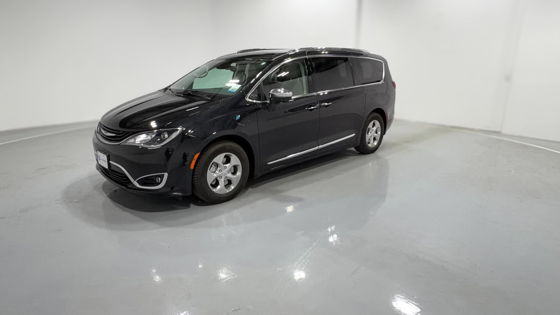 2018 Chrysler Pacifica Hybrid vehicle photo