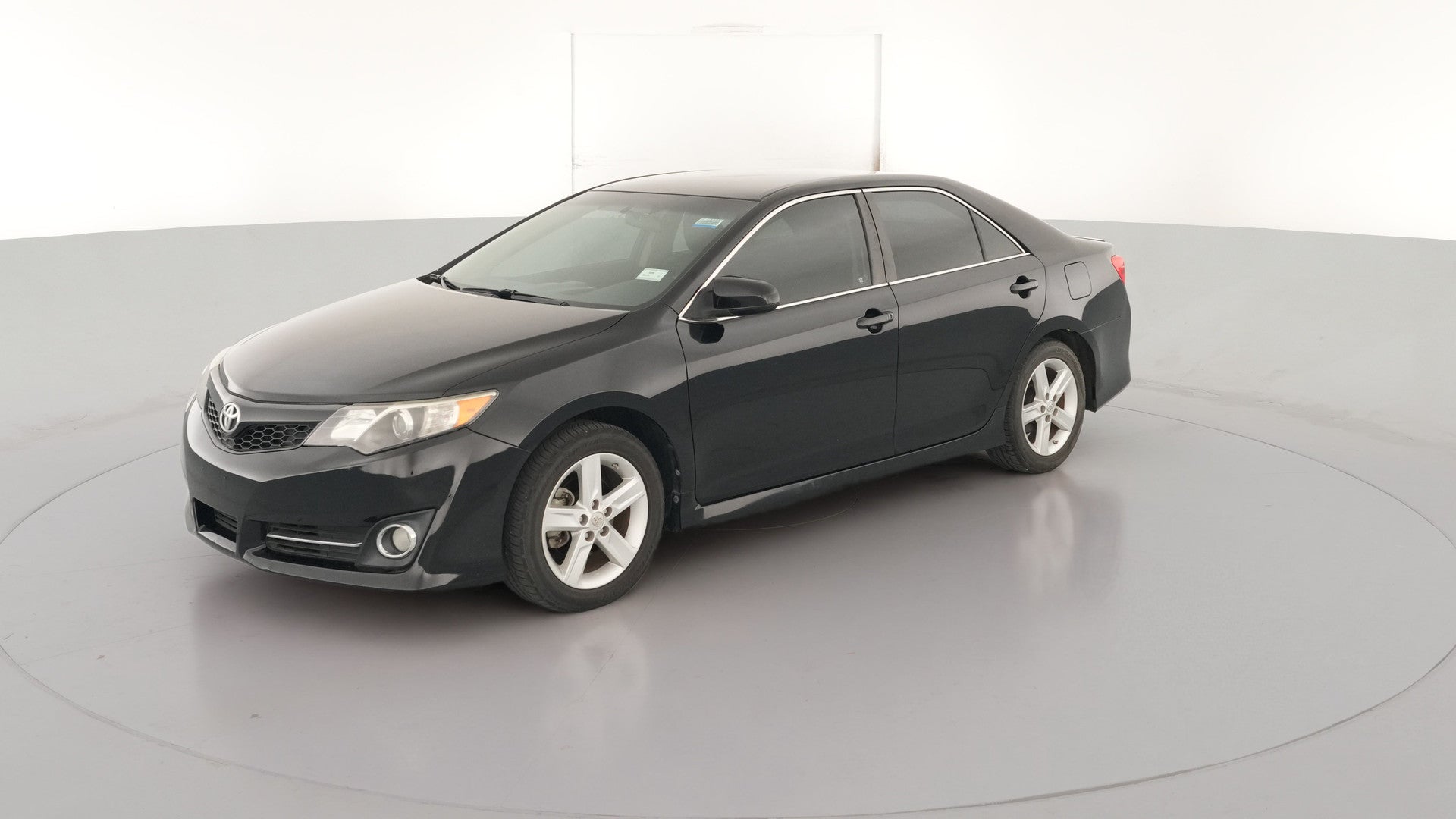 2014 Toyota Camry vehicle photo
