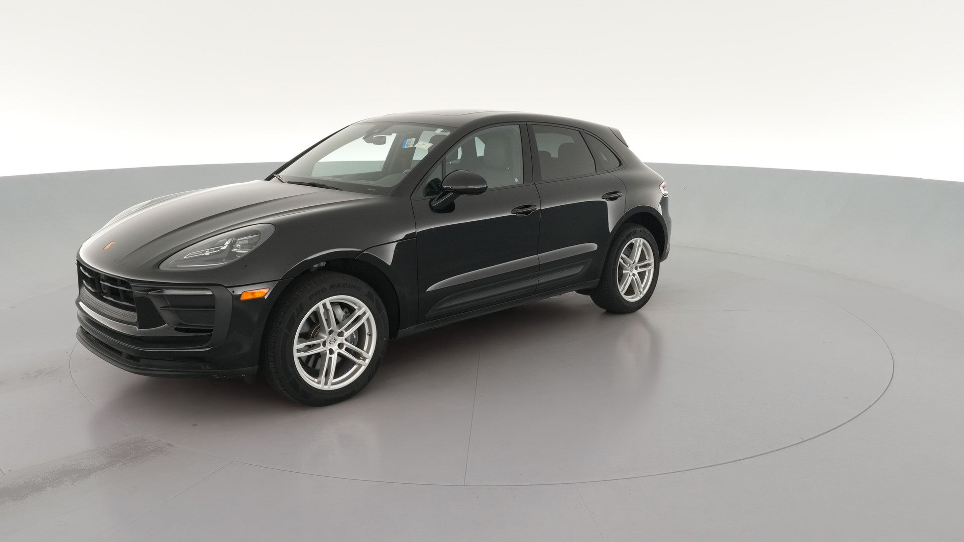 2024 Porsche Macan vehicle photo