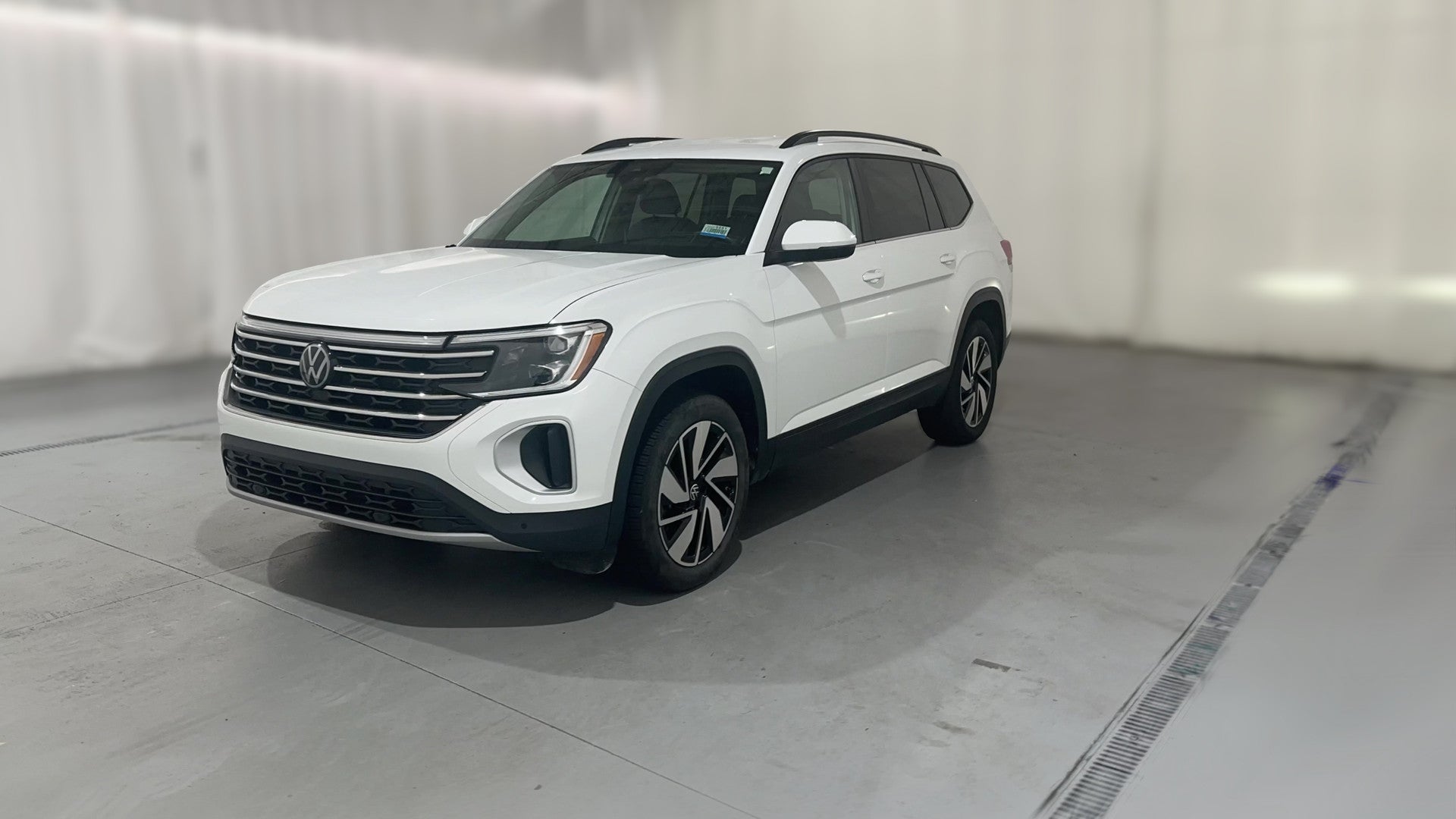 2024 Volkswagen Atlas vehicle photo
