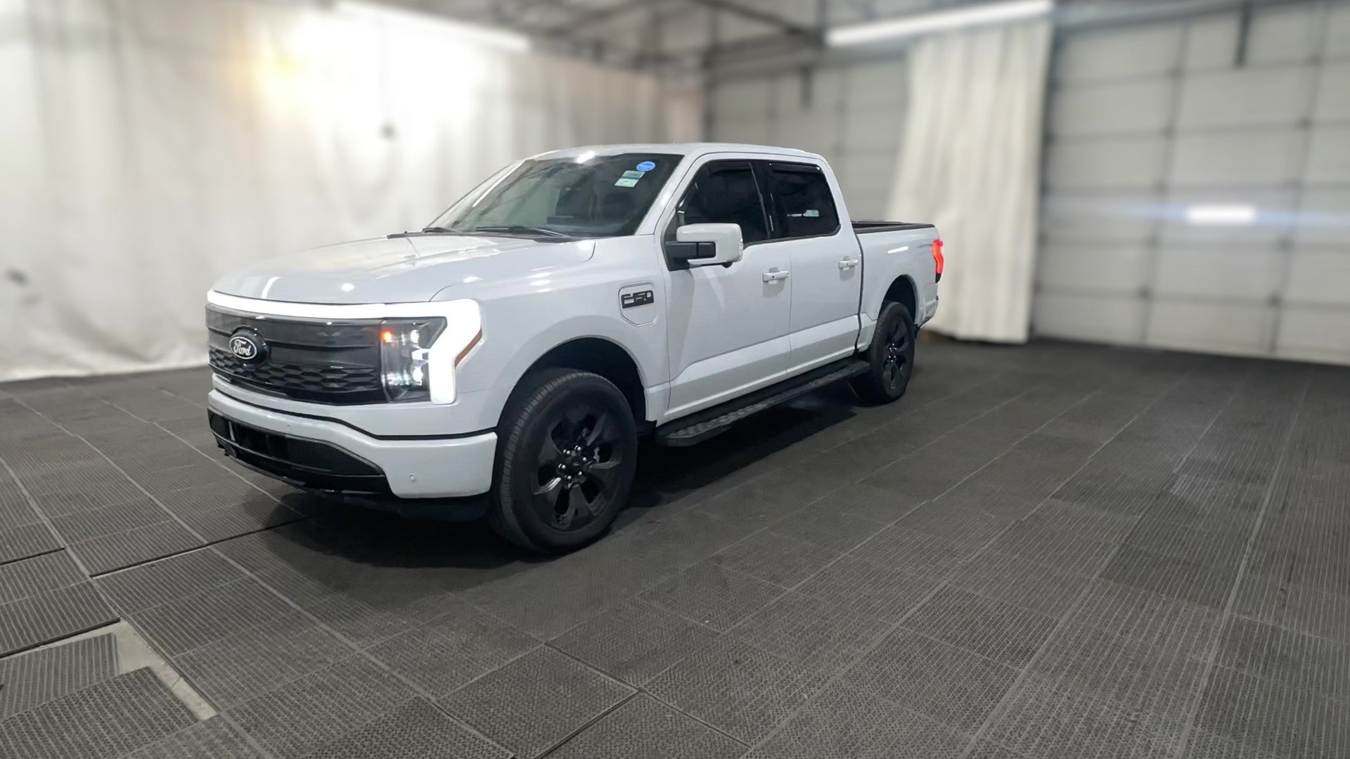 2025 Ford F150 Lightning vehicle photo