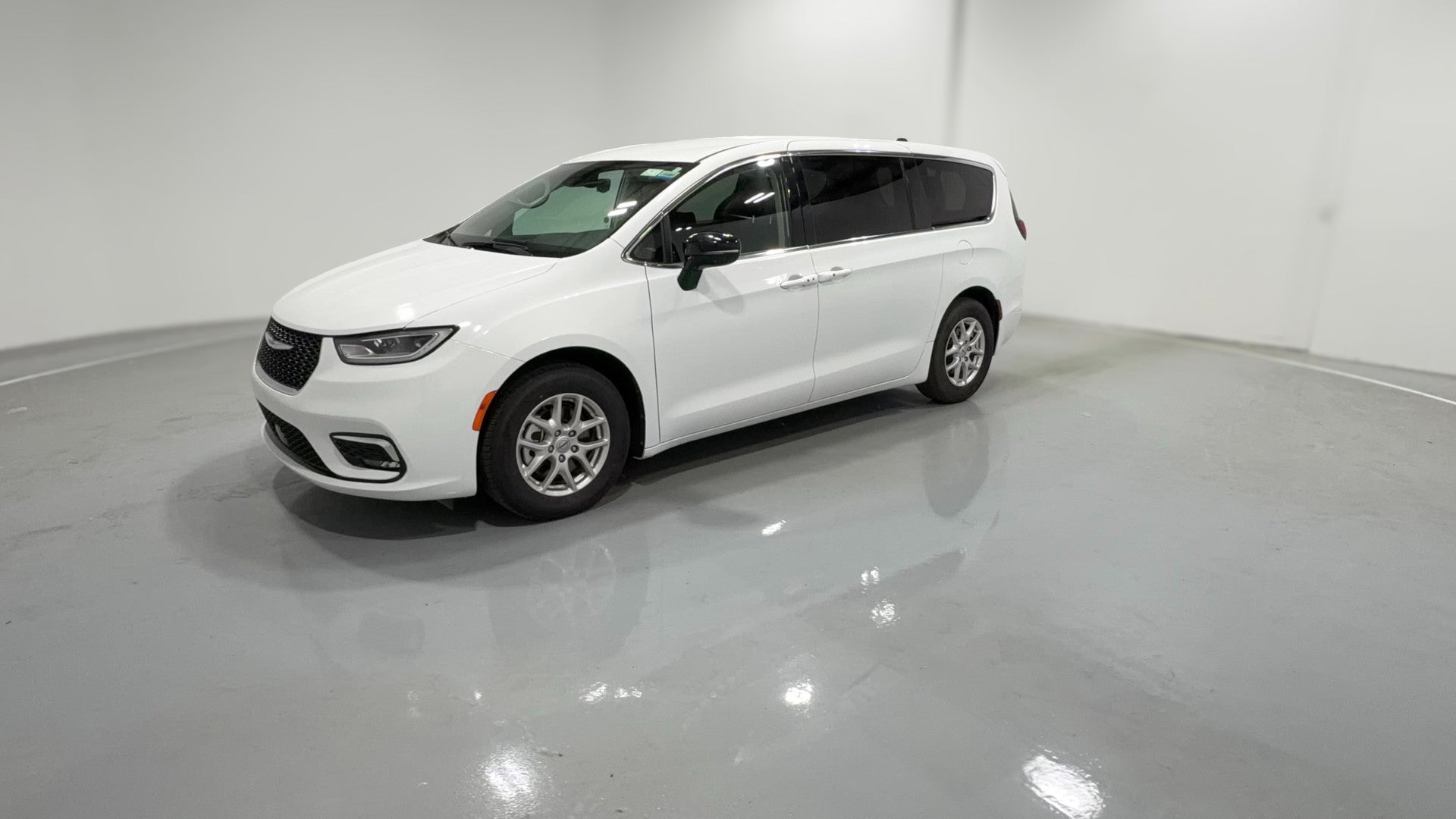 2024 Chrysler Pacifica vehicle photo