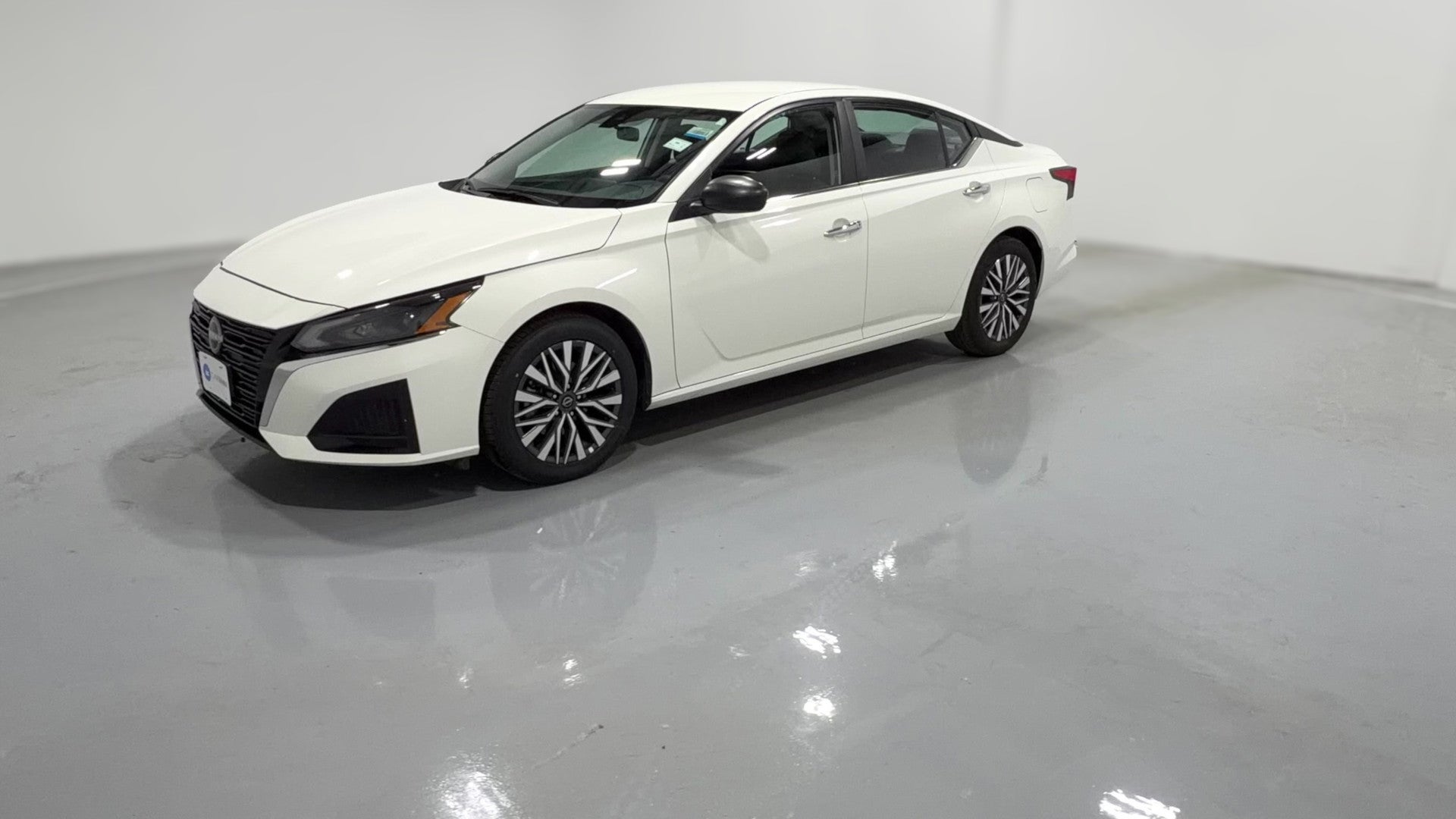 2025 Nissan Altima vehicle photo