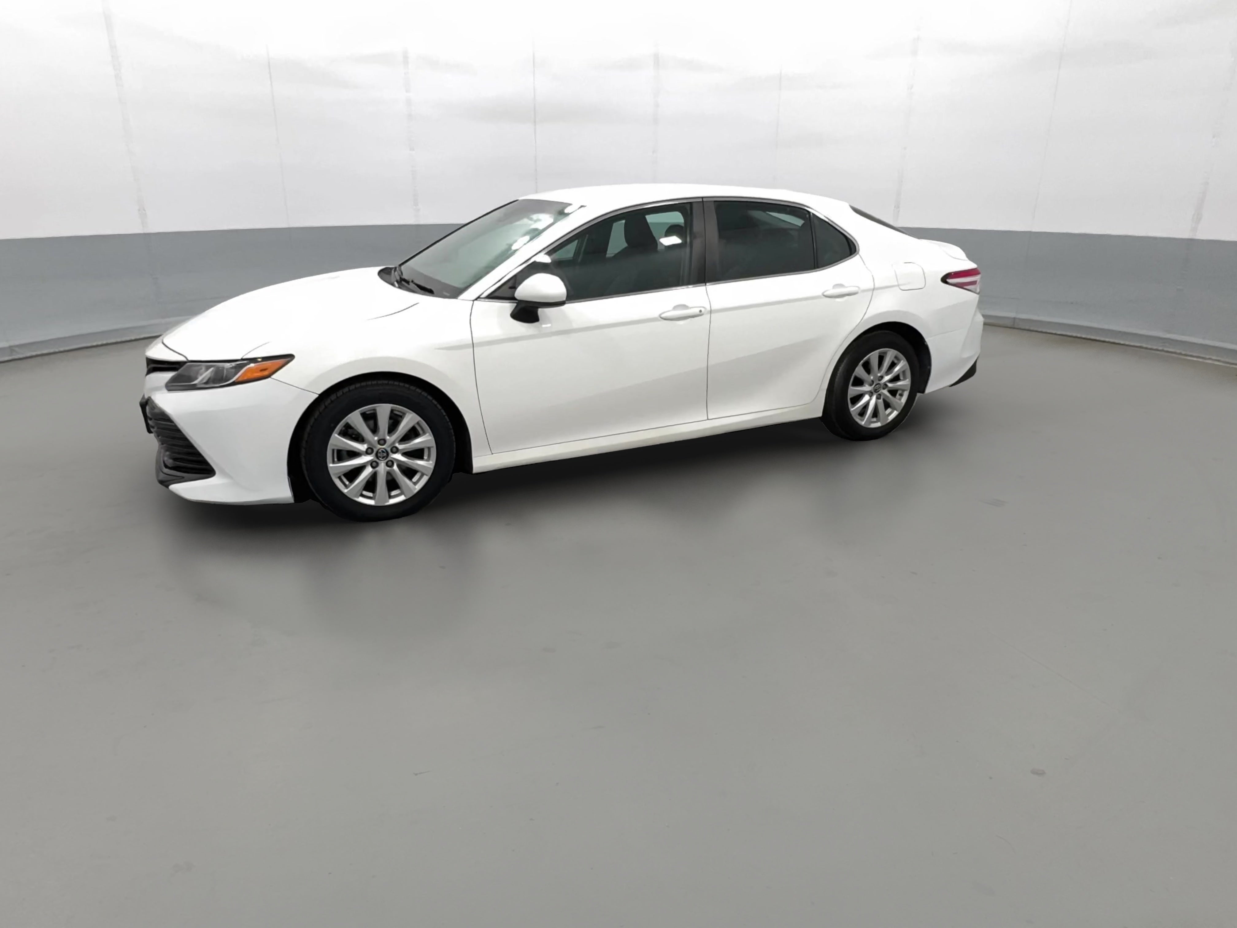 2018 Toyota Camry LE - Photo 26