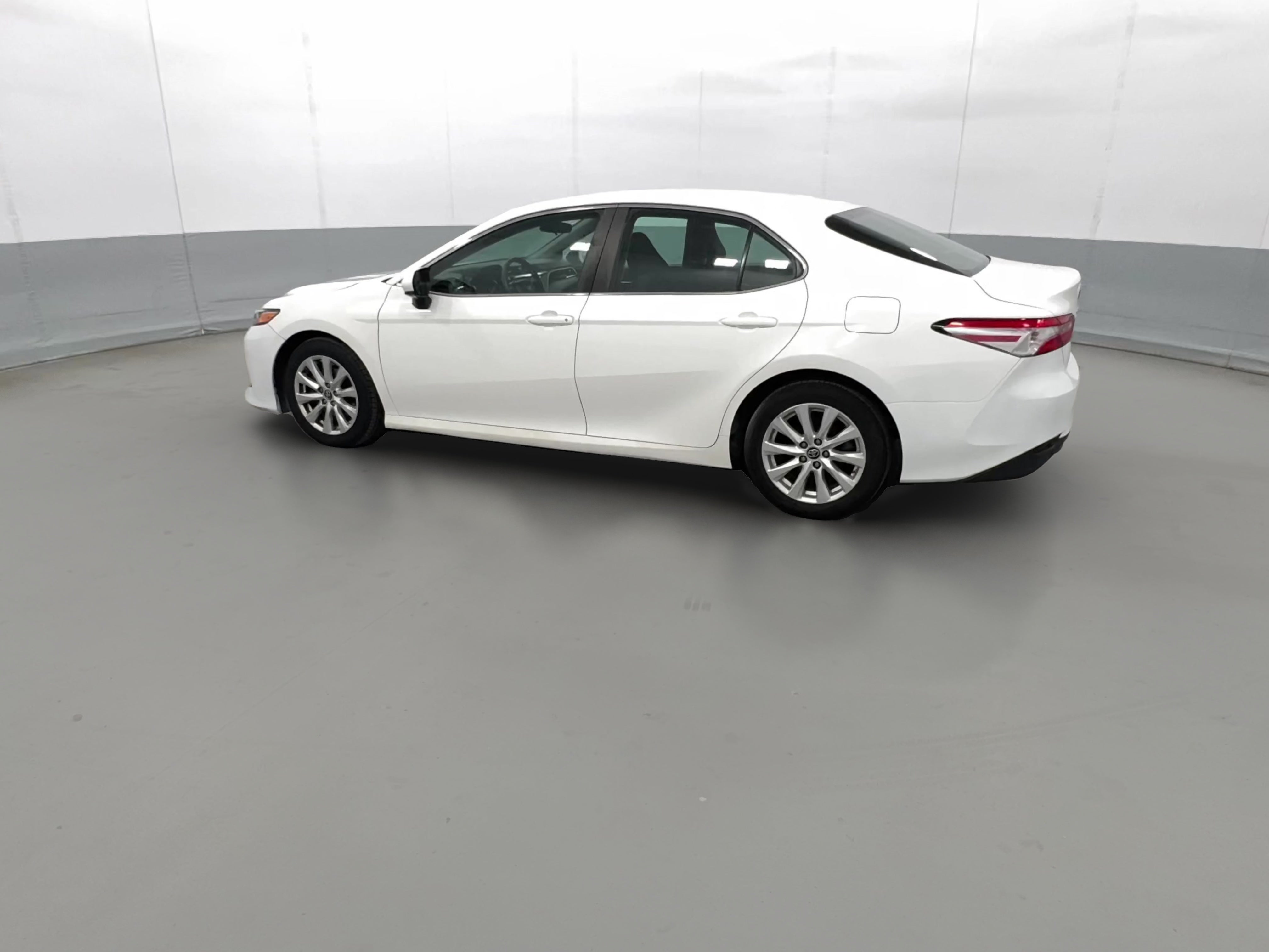 2018 Toyota Camry LE - Photo 28
