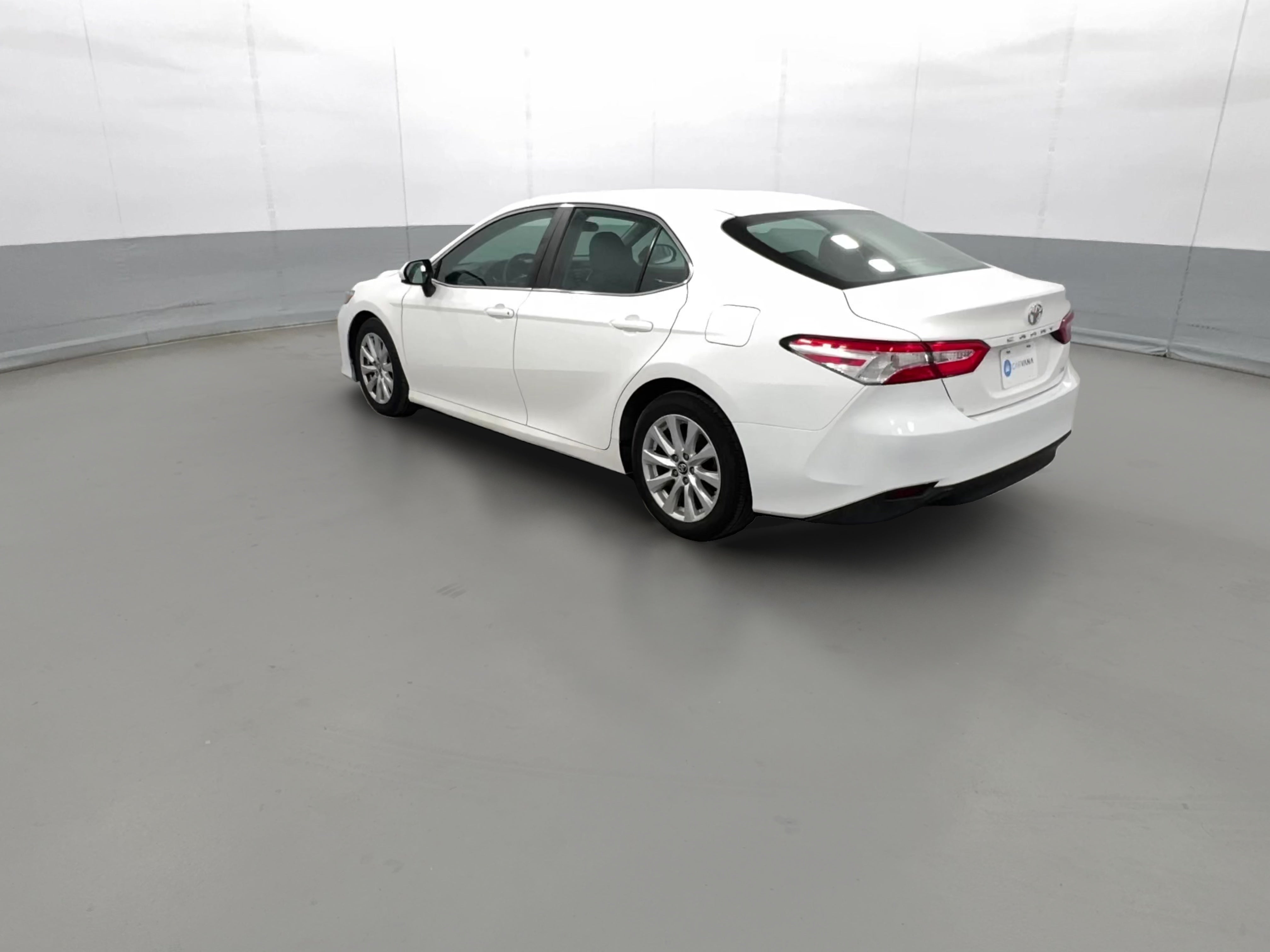 2018 Toyota Camry LE - Photo 29