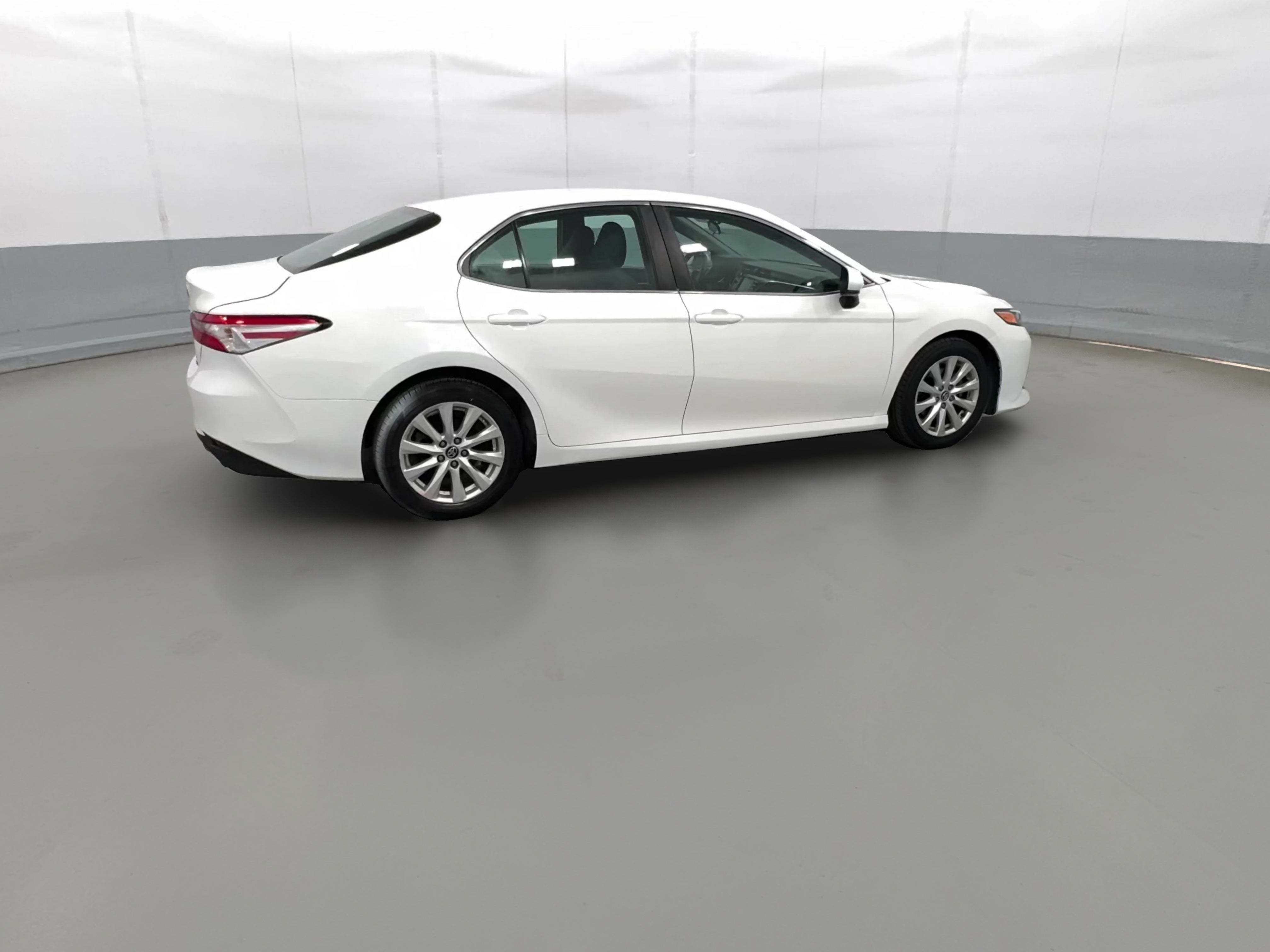 2018 Toyota Camry LE - Photo 34