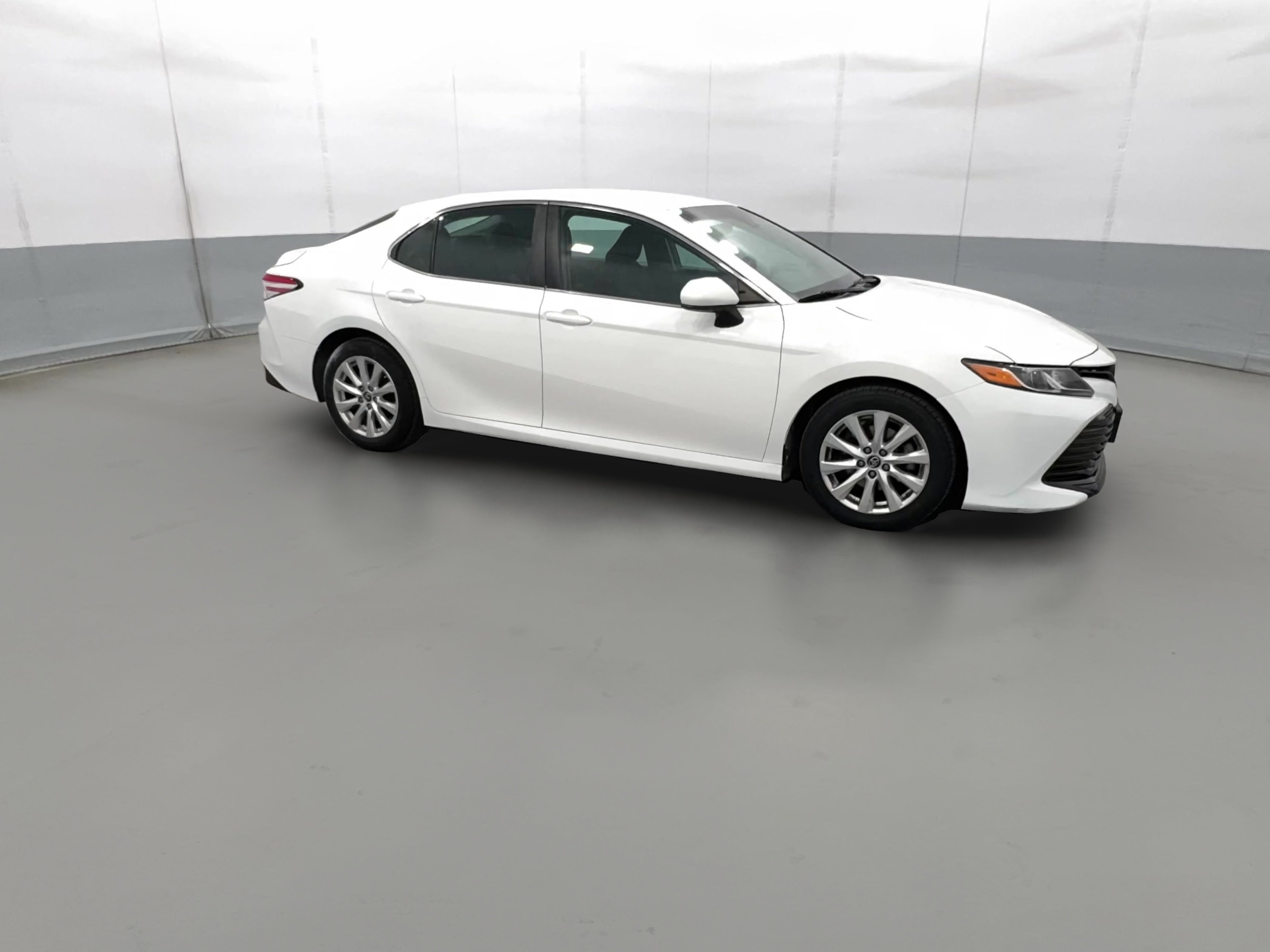 2018 Toyota Camry LE - Photo 36