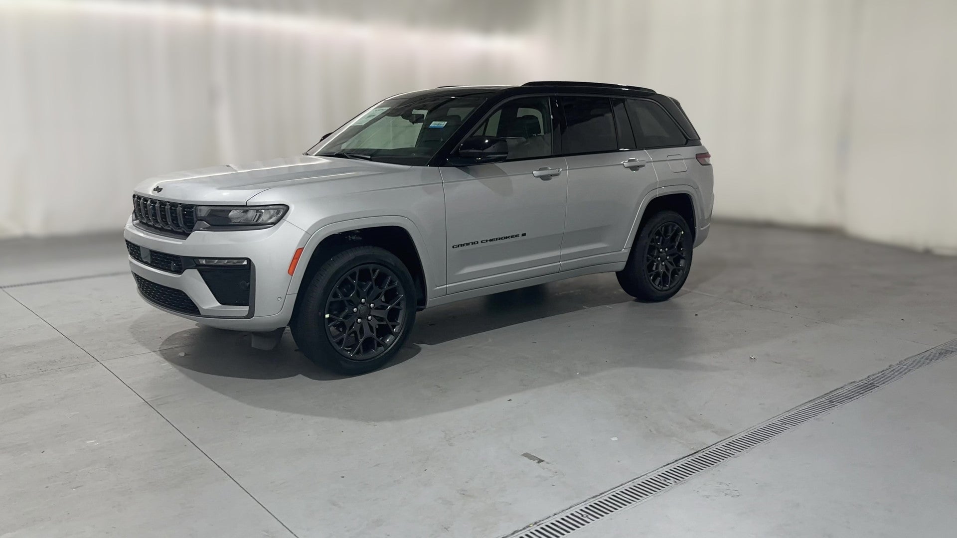 2026 Jeep Grand Cherokee vehicle photo