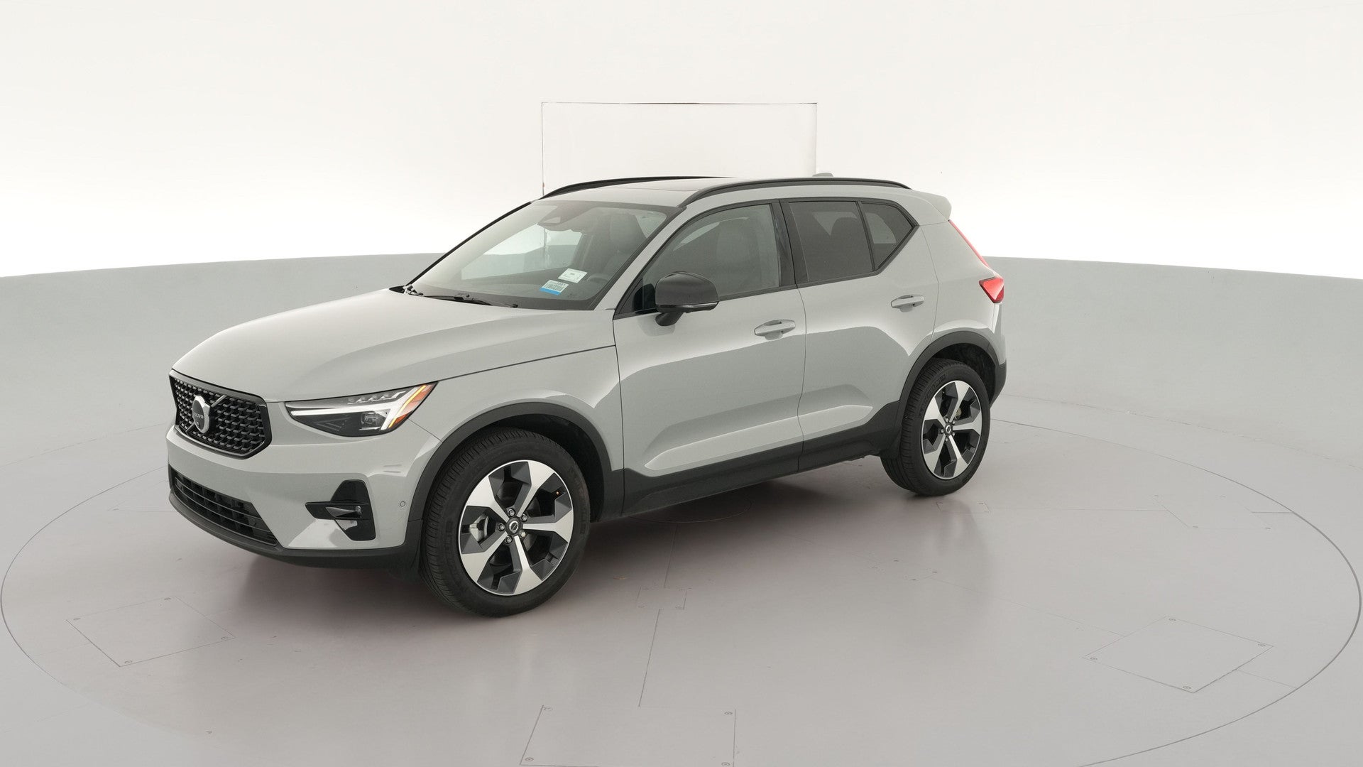 2026 Volvo XC40 vehicle photo