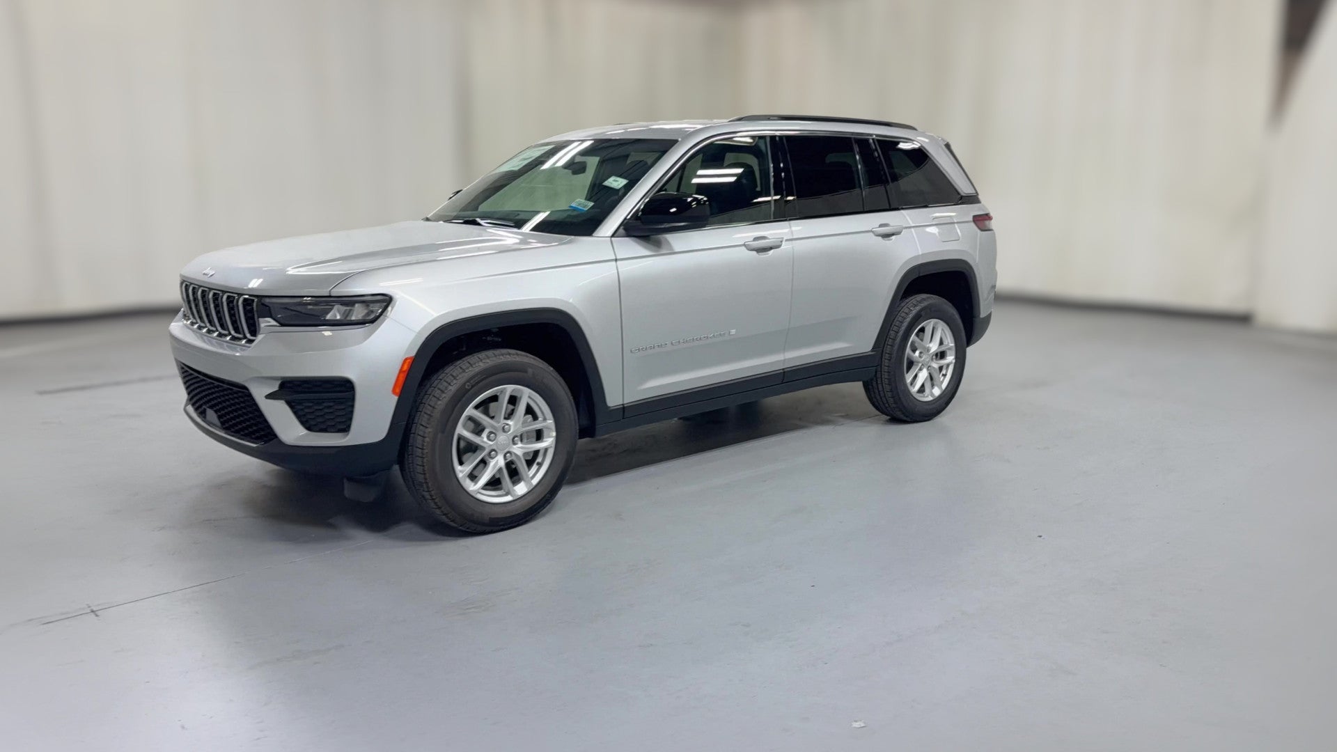 2026 Jeep Grand Cherokee vehicle photo