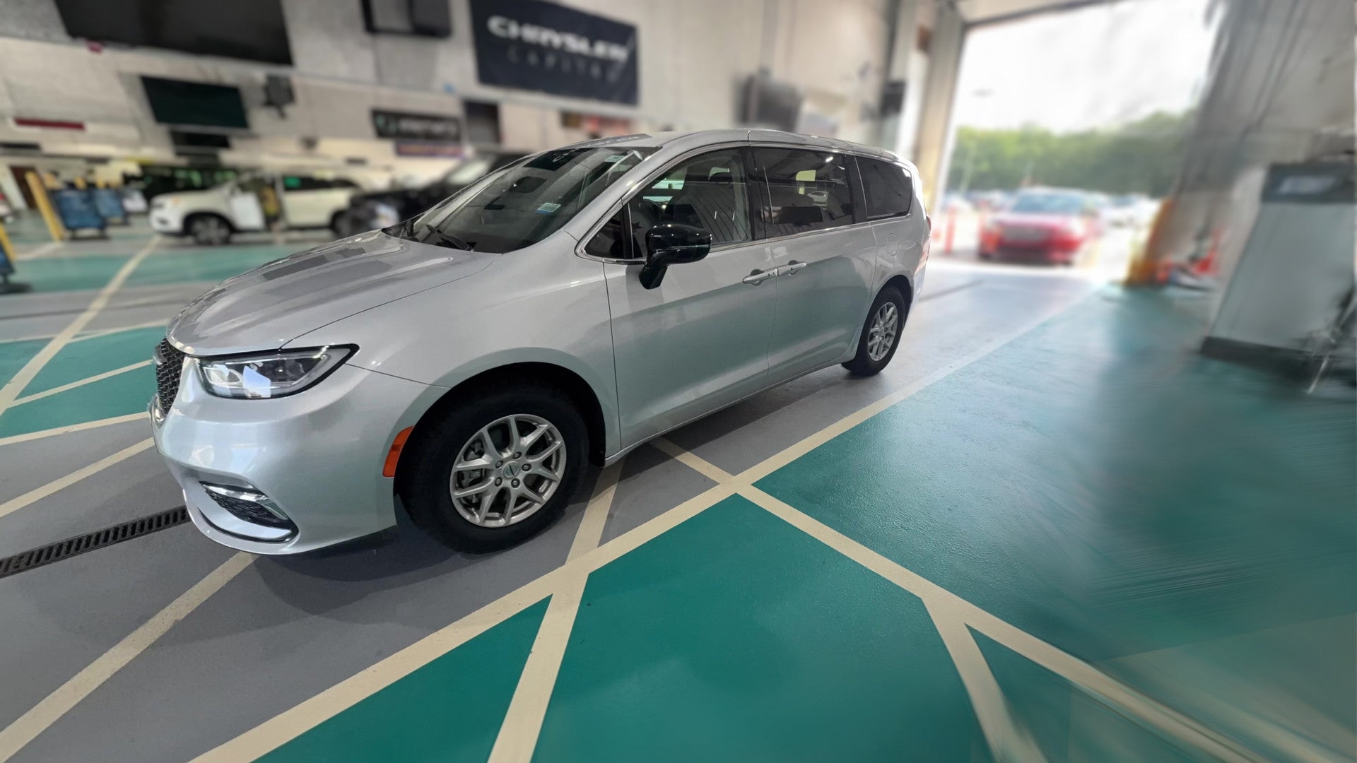 2024 Chrysler Pacifica vehicle photo