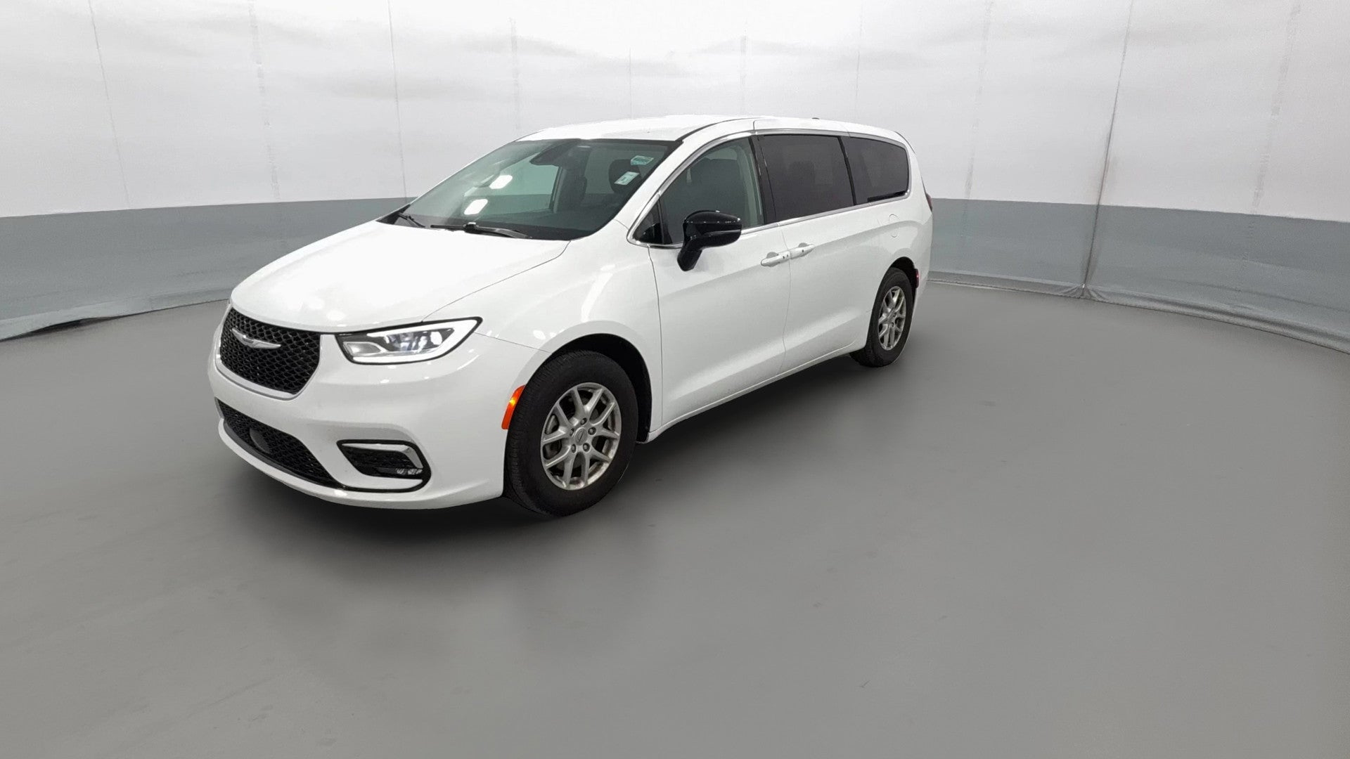 2024 Chrysler Pacifica vehicle photo