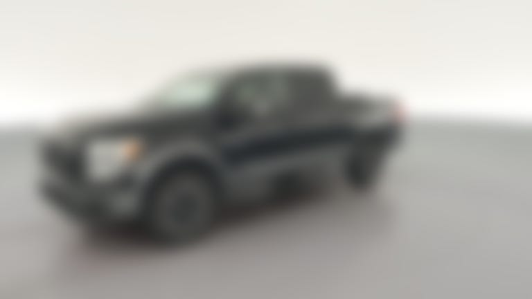 2017 Nissan Titan Crew Cab vehicle photo