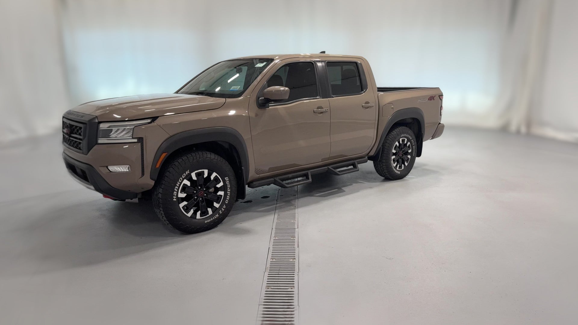 2022 Nissan Frontier Crew Cab vehicle photo