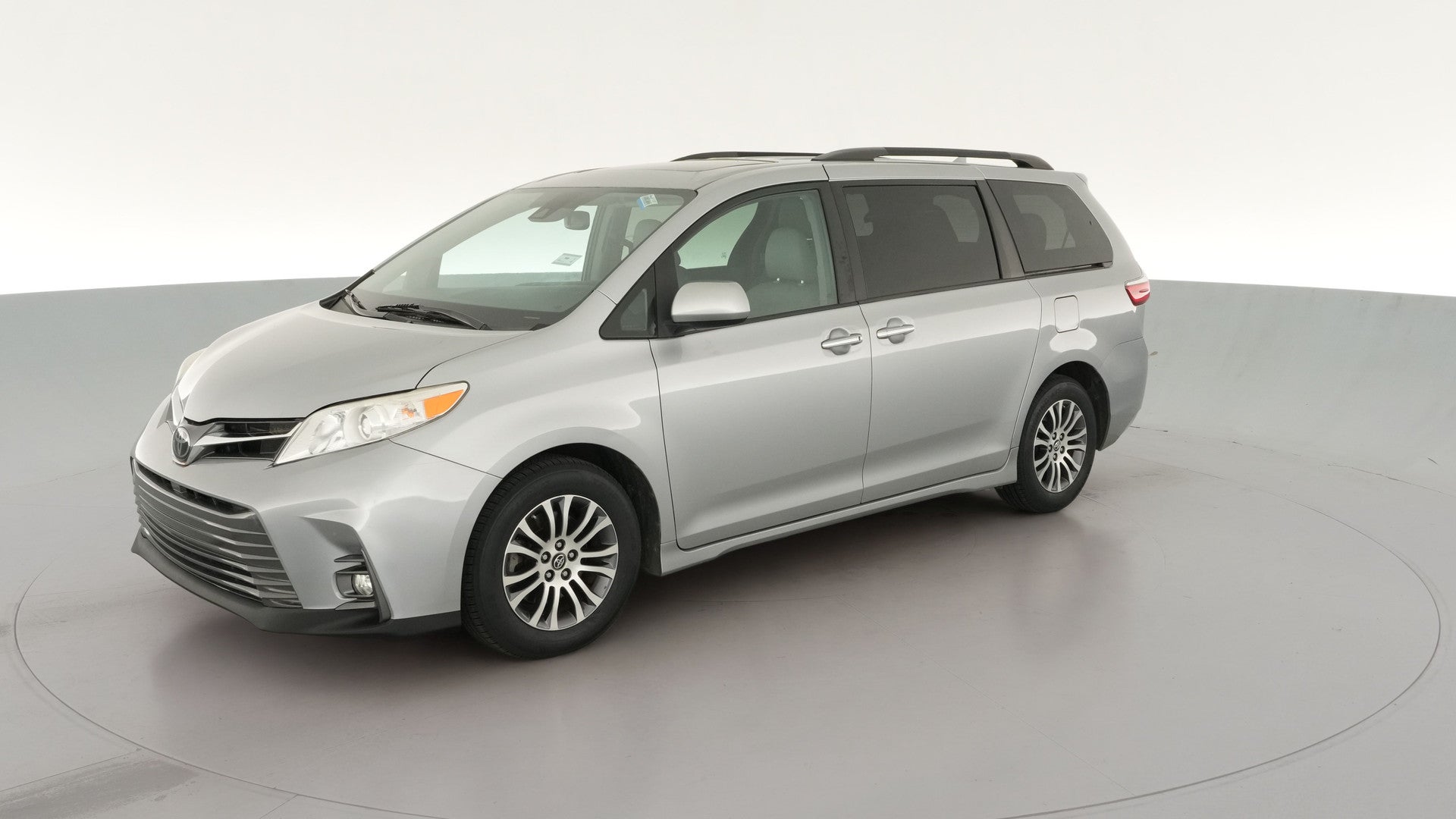 2018 Toyota Sienna vehicle photo